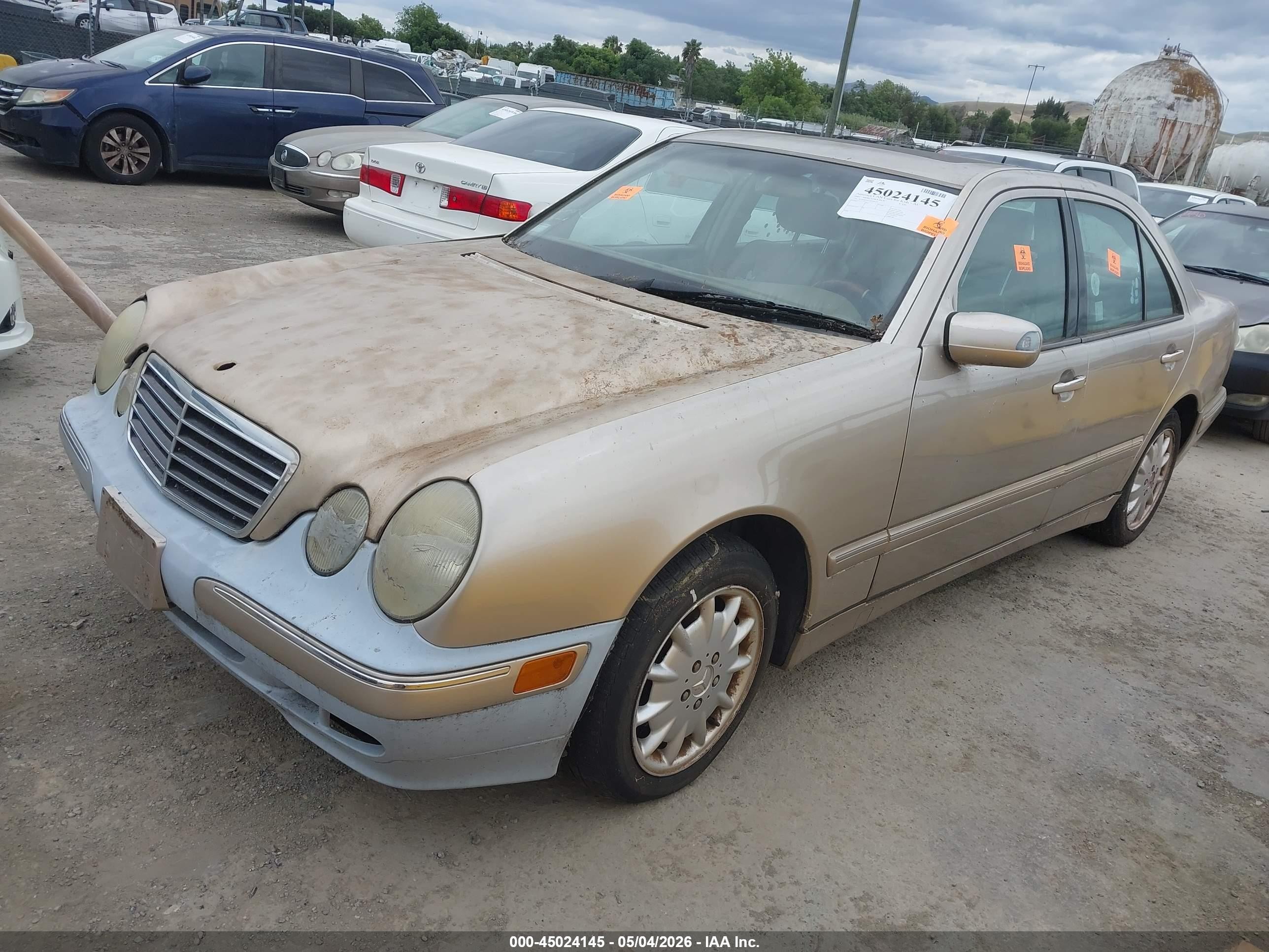 2001 Mercedes-benz E 320   Бежевый vin: WDBJF65J11B268521
