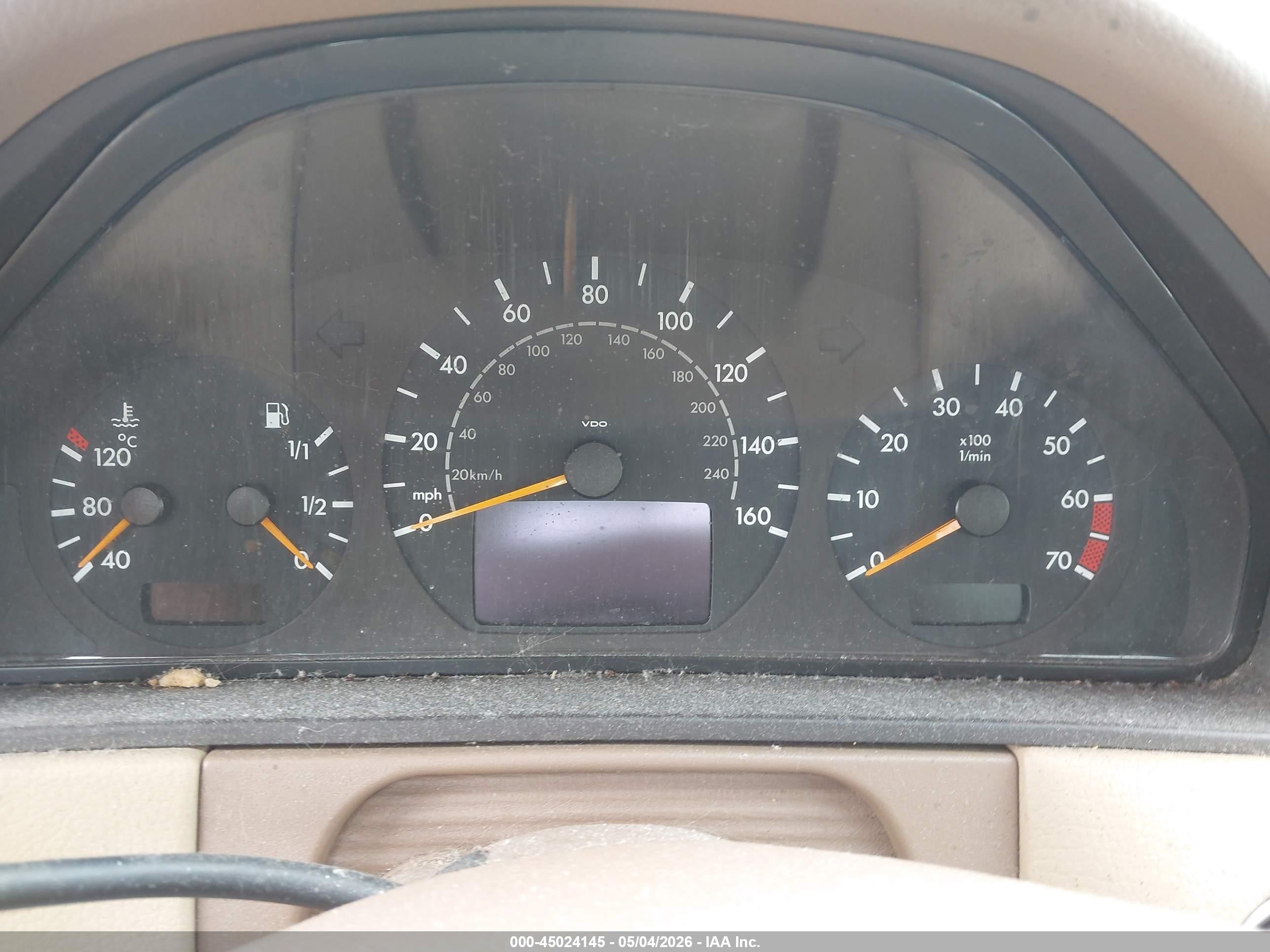 2001 Mercedes-benz E 320   Бежевый vin: WDBJF65J11B268521
