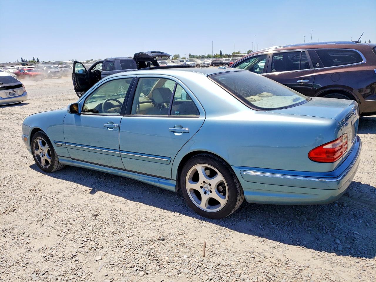 2002 Mercedes-benz E 320 Turquoise vin: WDBJF65J12B476304