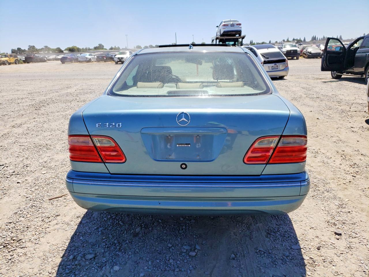 2002 Mercedes-benz E 320 Turquoise vin: WDBJF65J12B476304