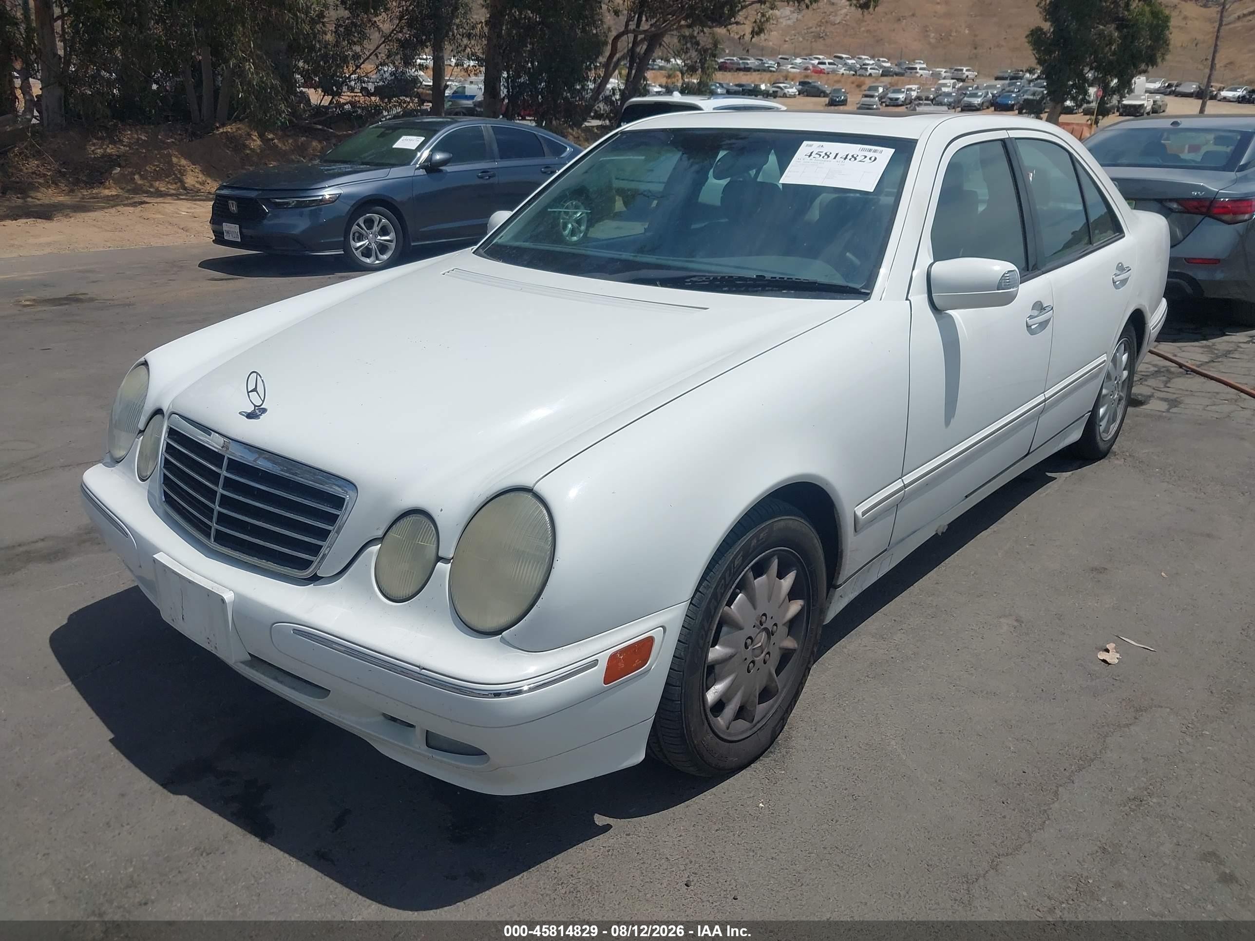 2000 Mercedes-benz E 320   White vin: WDBJF65J1YB065395