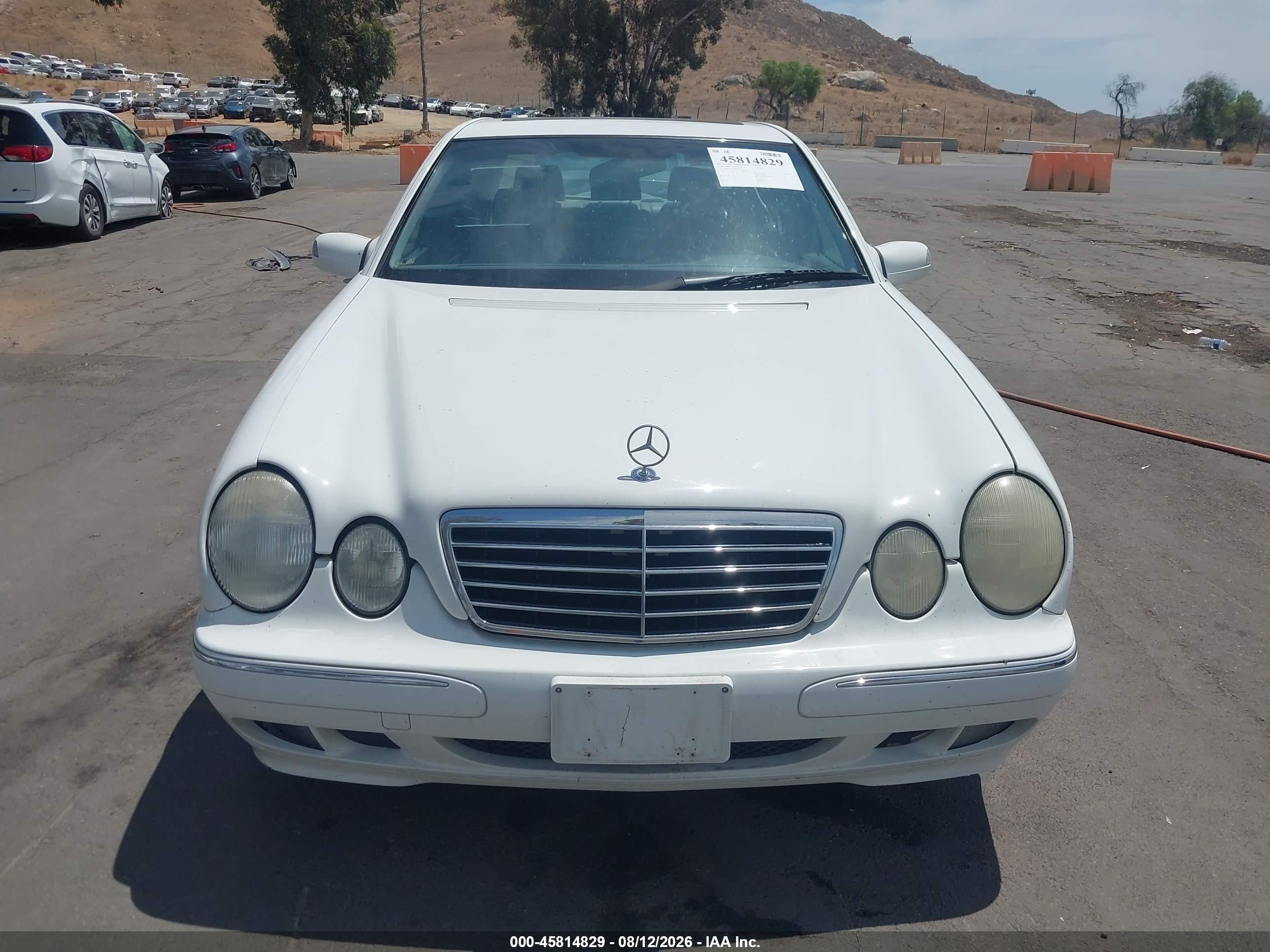 2000 Mercedes-benz E 320   White vin: WDBJF65J1YB065395