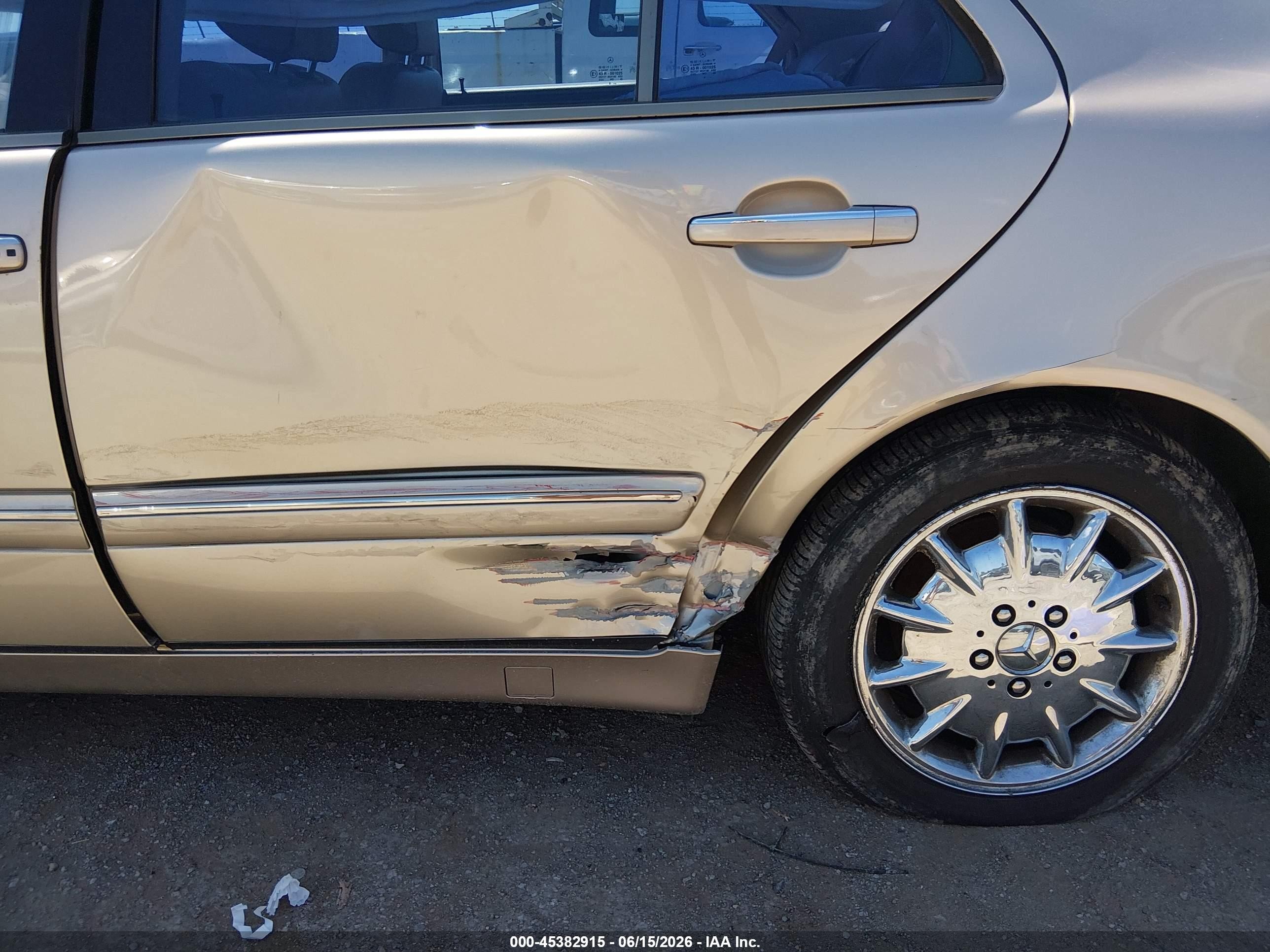 2000 Mercedes-benz E 320 Gold vin: WDBJF65J1YB077885