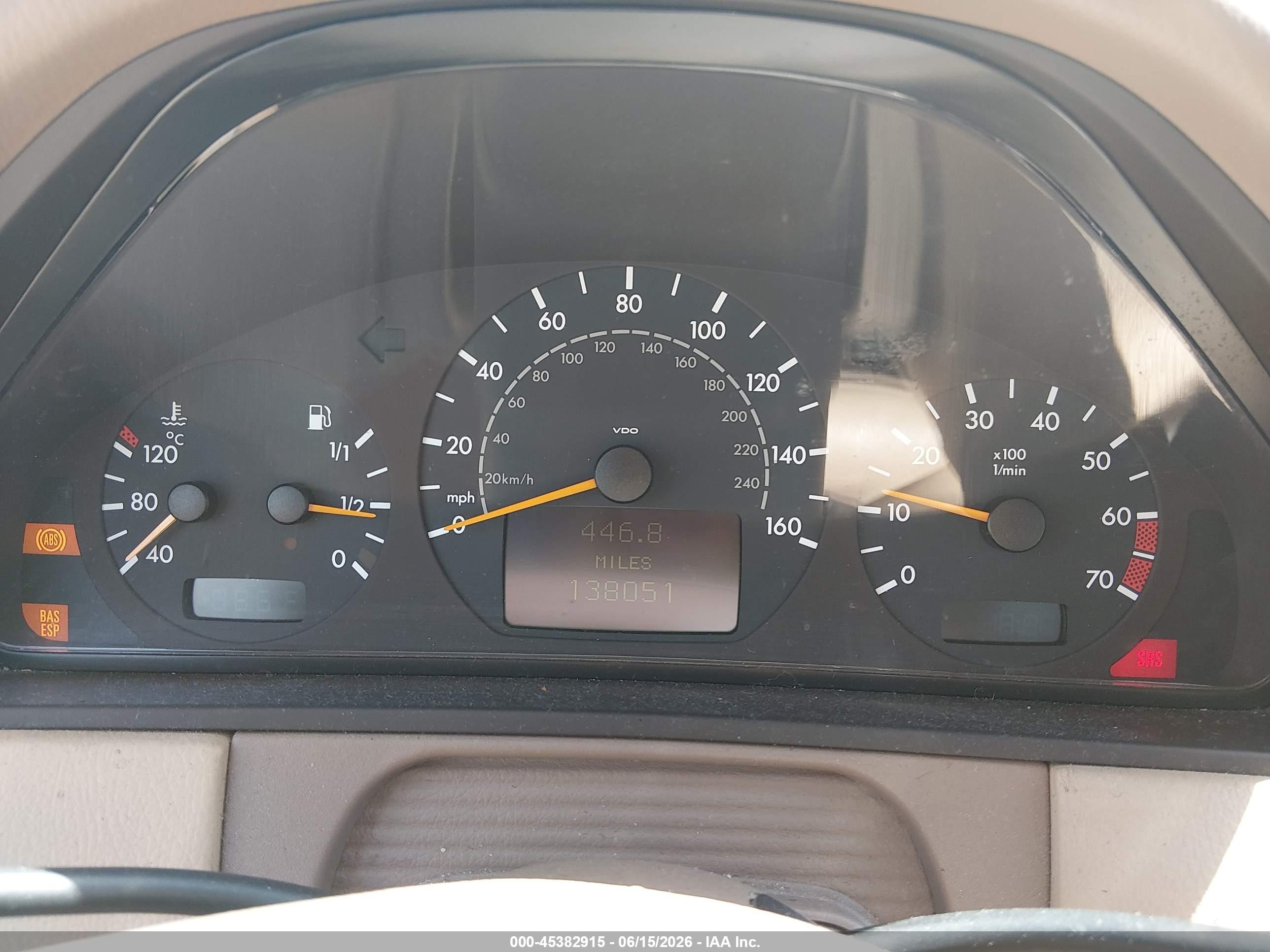 2000 Mercedes-benz E 320 Gold vin: WDBJF65J1YB077885