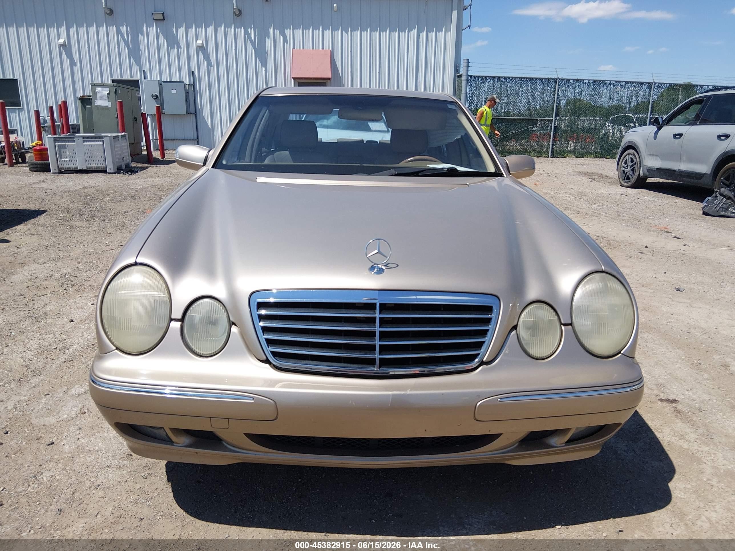2000 Mercedes-benz E 320 Gold vin: WDBJF65J1YB077885