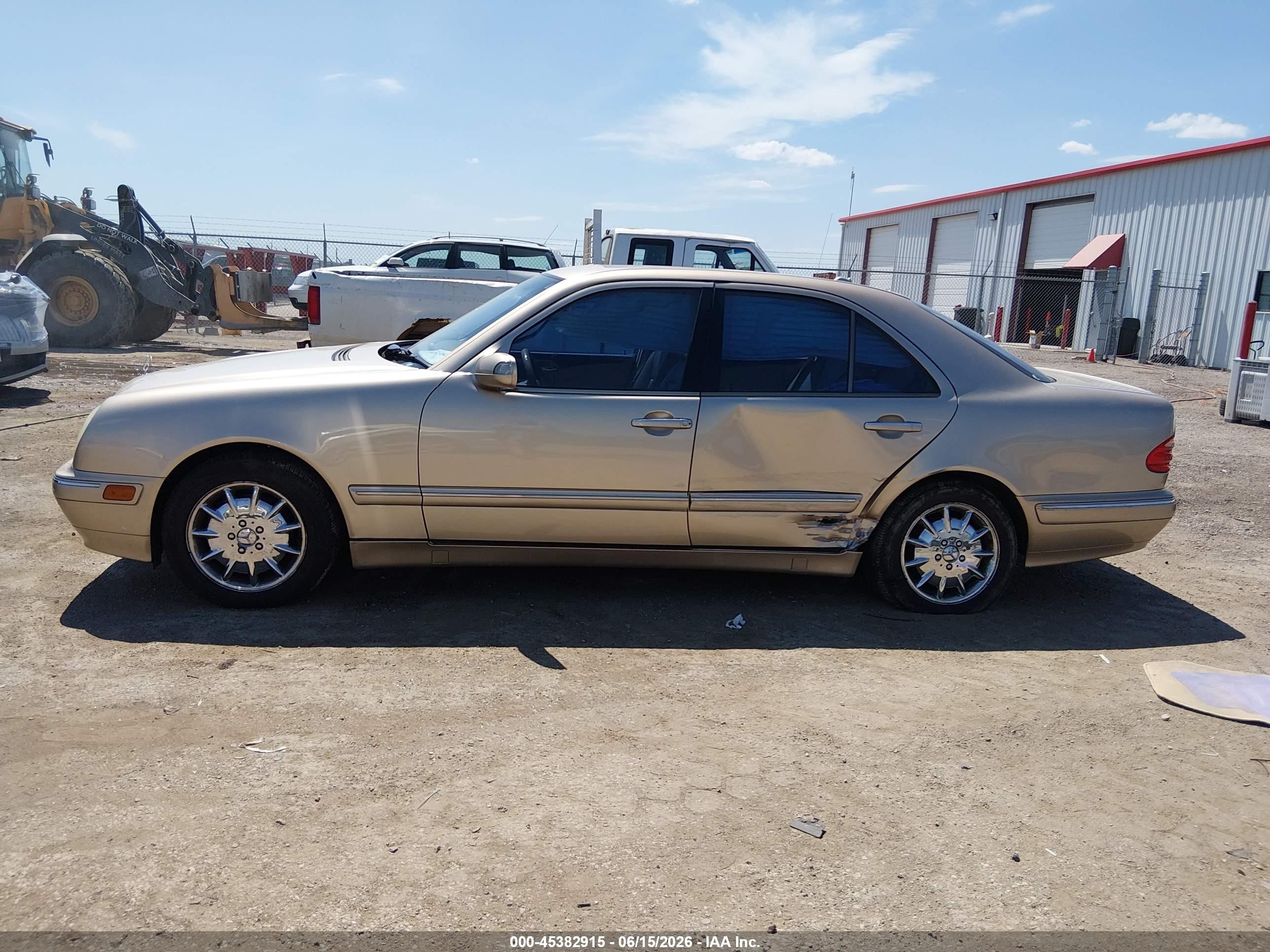 2000 Mercedes-benz E 320 Gold vin: WDBJF65J1YB077885
