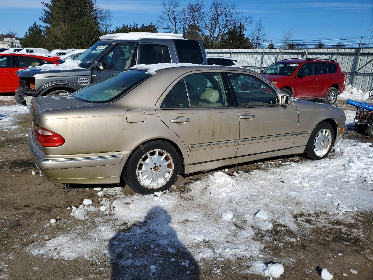 2000 Mercedes-benz E 320 Gold vin: WDBJF65J1YB103059