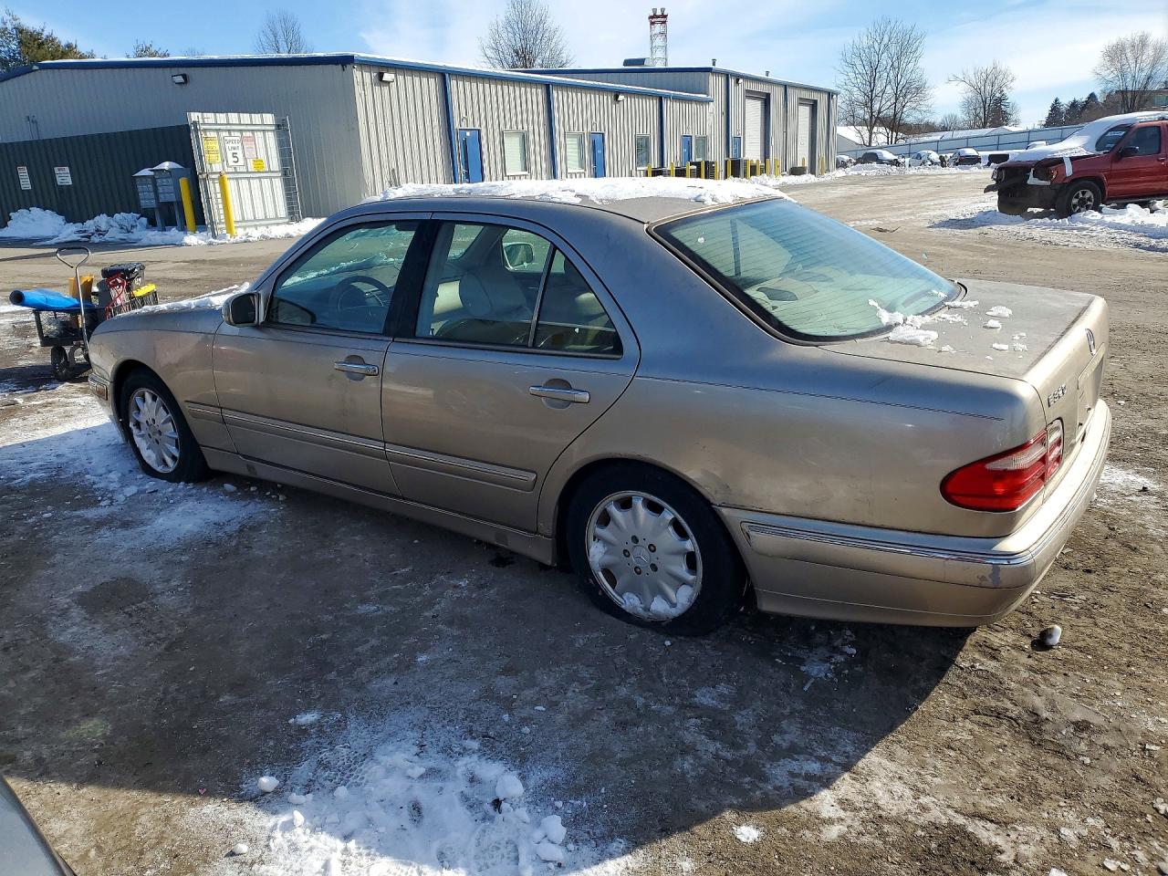 2000 Mercedes-benz E 320 Gold vin: WDBJF65J1YB103059