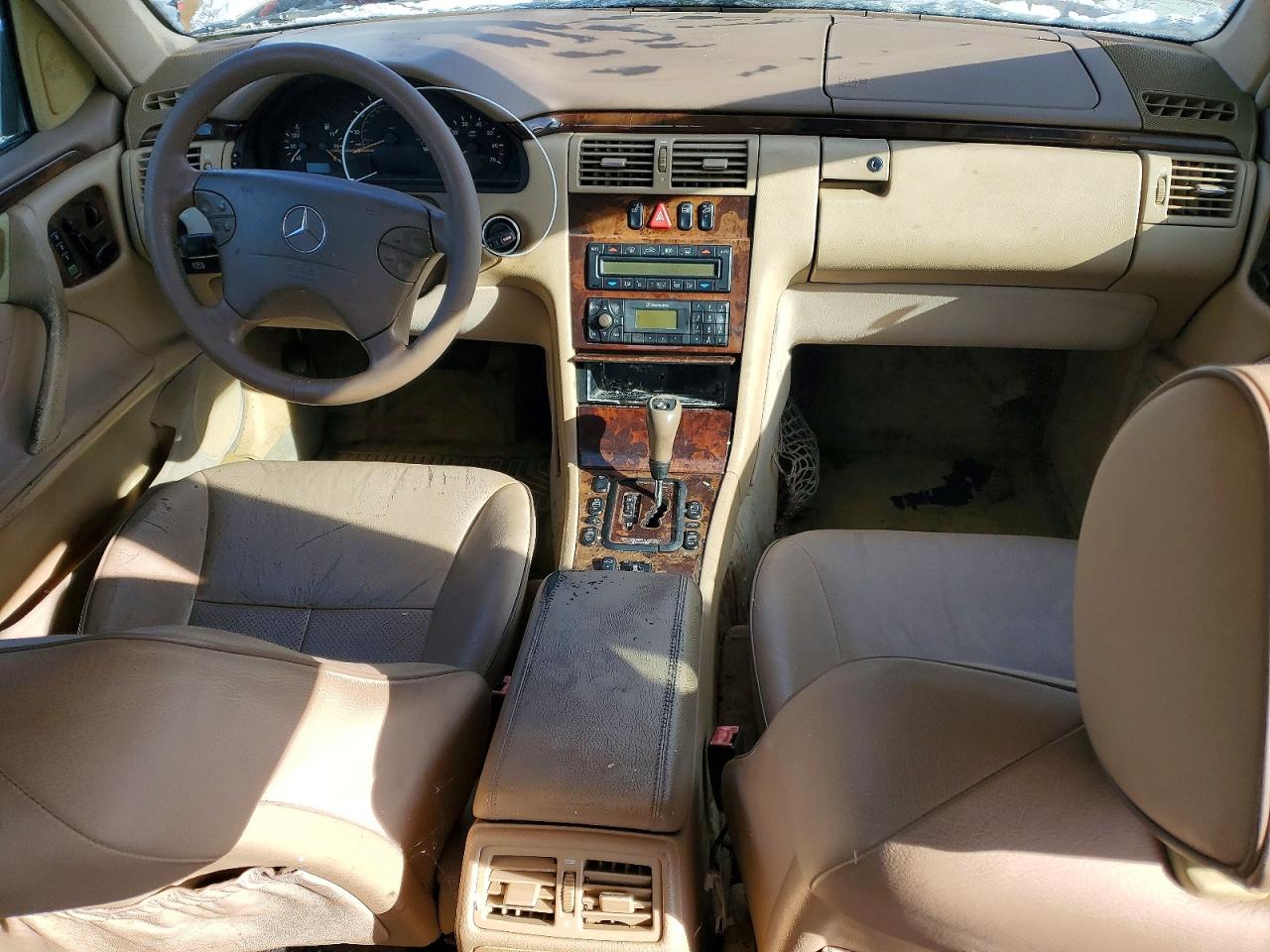 2000 Mercedes-benz E 320 Gold vin: WDBJF65J1YB103059