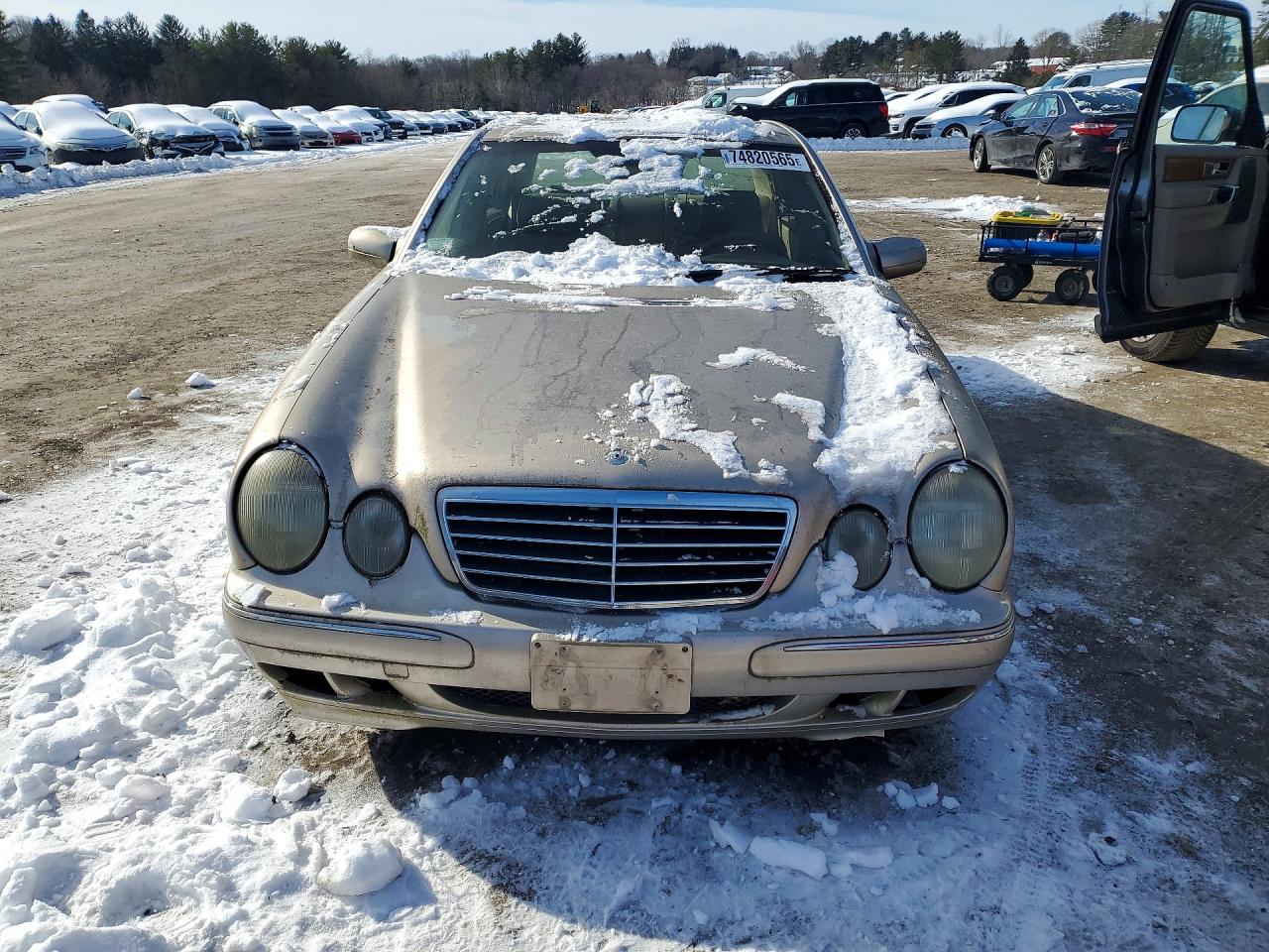 2000 Mercedes-benz E 320 Gold vin: WDBJF65J1YB103059