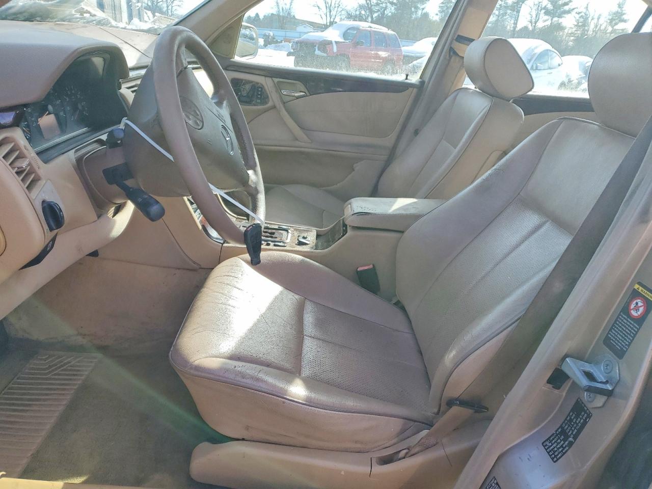 2000 Mercedes-benz E 320 Gold vin: WDBJF65J1YB103059