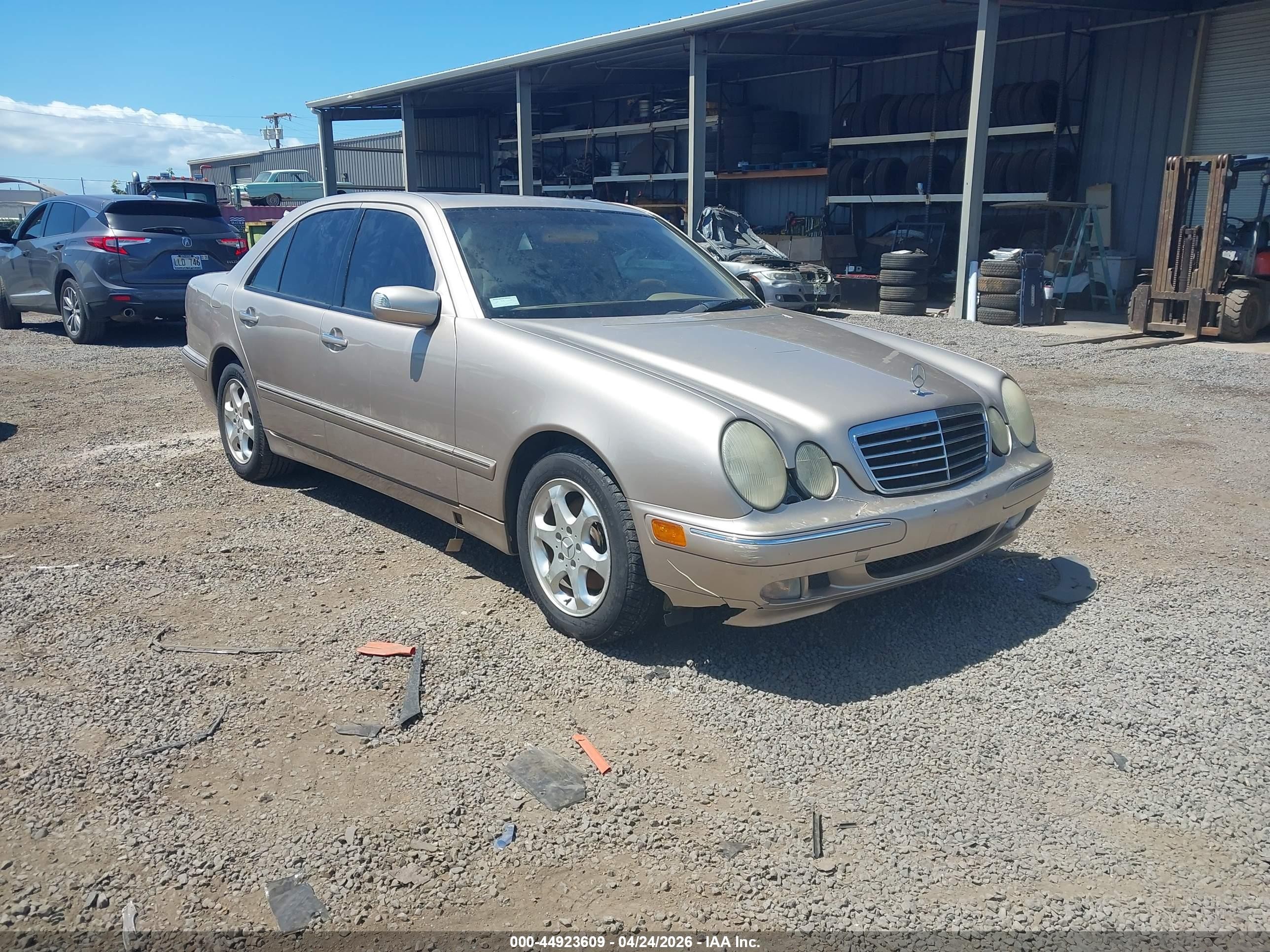 2002 Mercedes-benz E 320 Special Edition Золотой vin: WDBJF65J22B404091