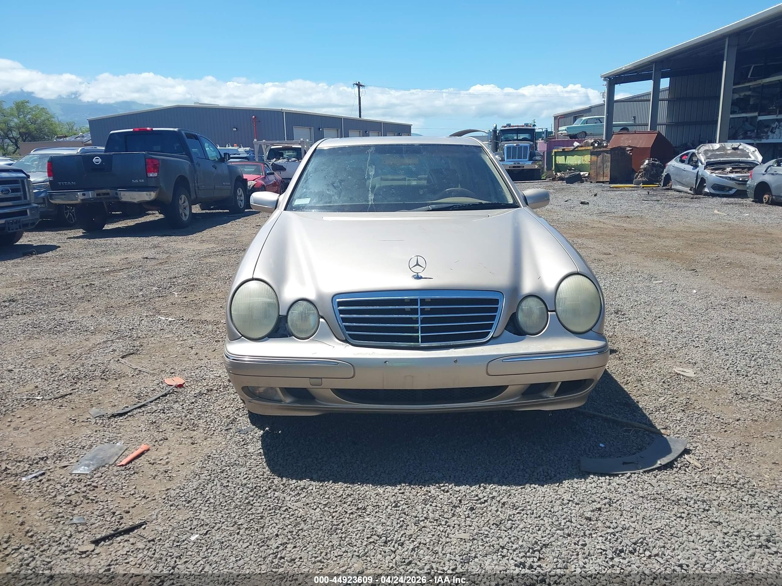 2002 Mercedes-benz E 320 Special Edition Золотой vin: WDBJF65J22B404091