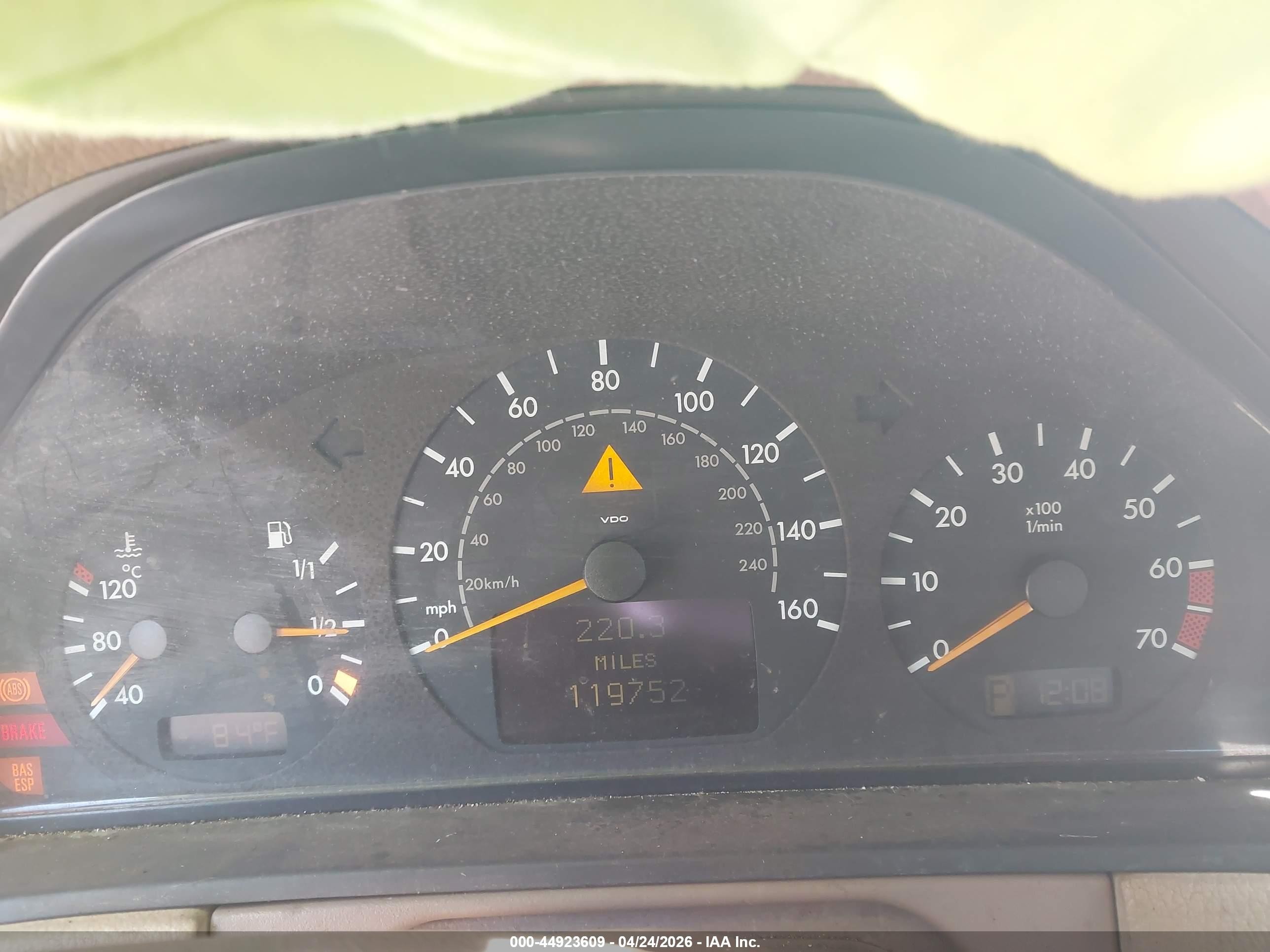2002 Mercedes-benz E 320 Special Edition Золотой vin: WDBJF65J22B404091