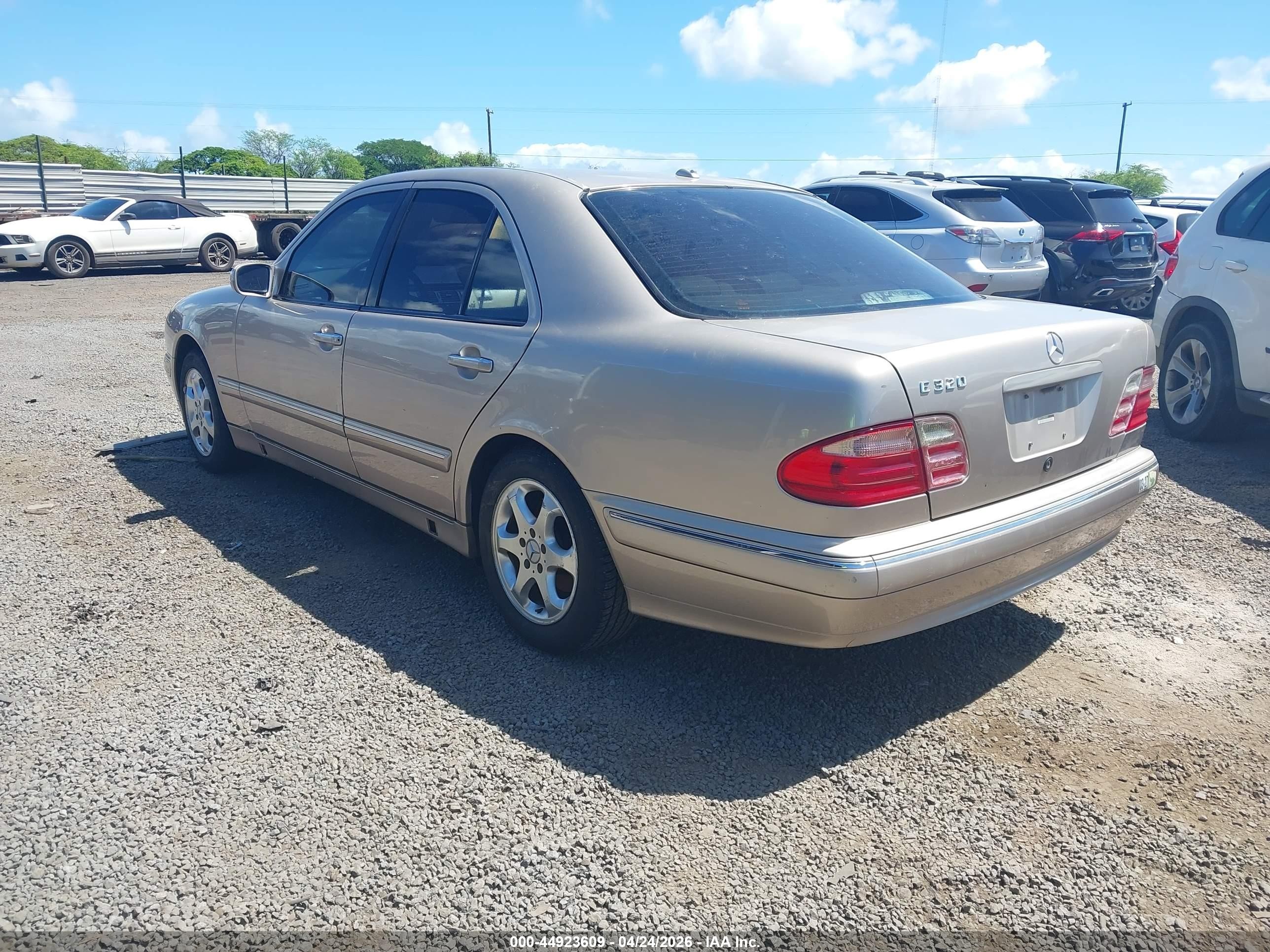 2002 Mercedes-benz E 320 Special Edition Золотой vin: WDBJF65J22B404091