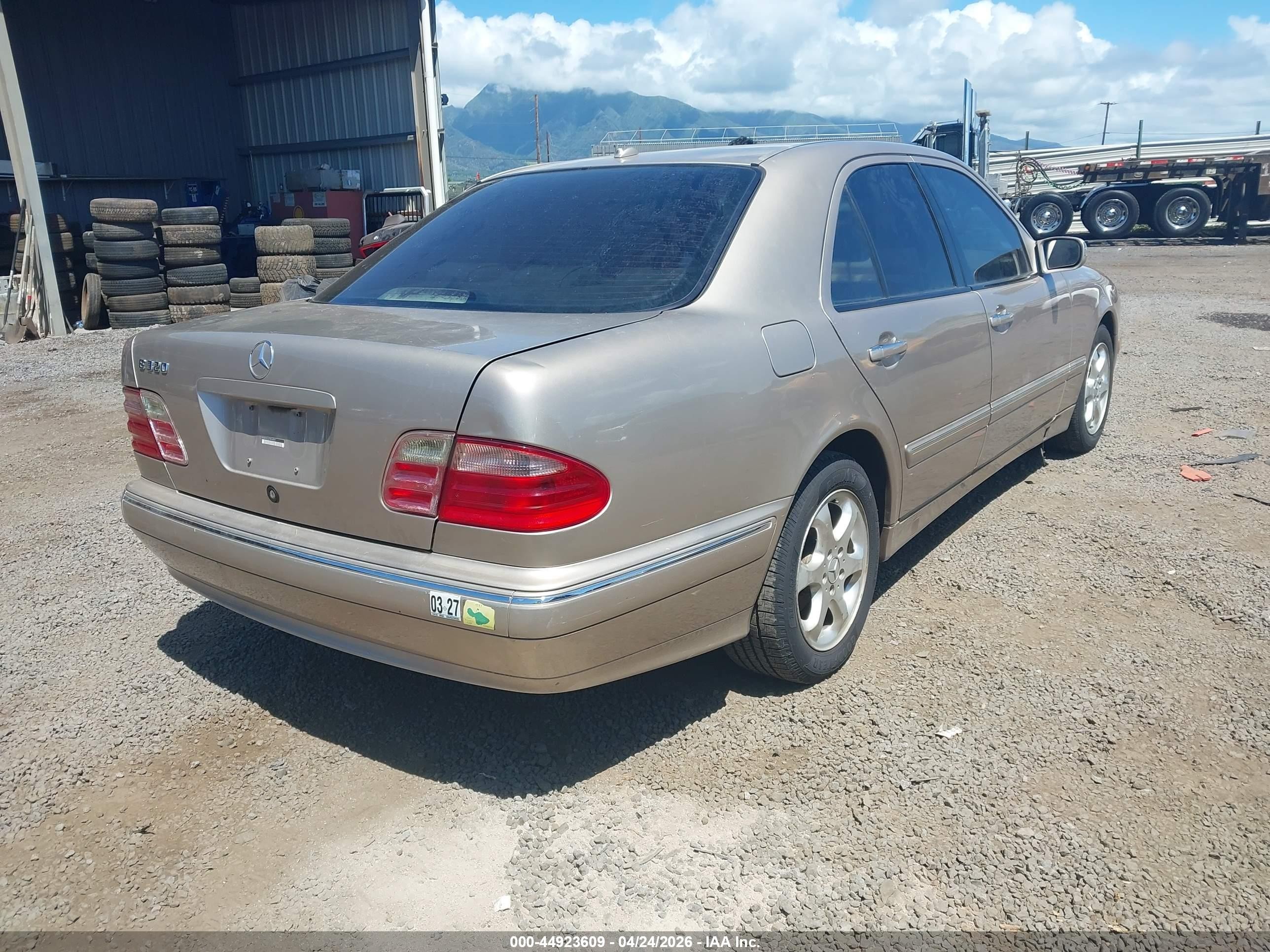 2002 Mercedes-benz E 320 Special Edition Золотой vin: WDBJF65J22B404091