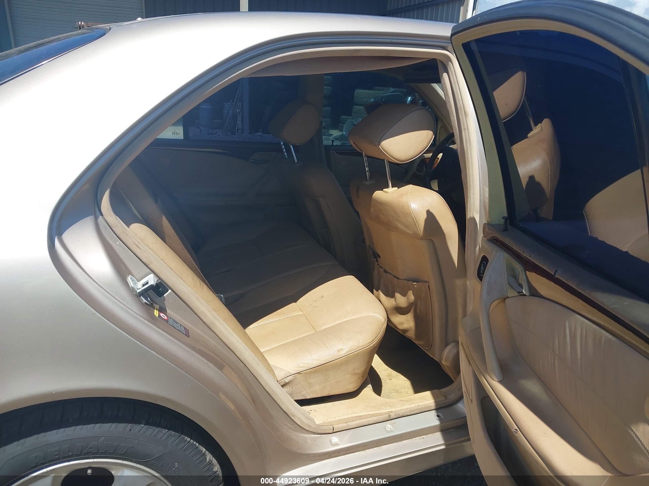 2002 Mercedes-benz E 320 Special Edition Золотой vin: WDBJF65J22B404091