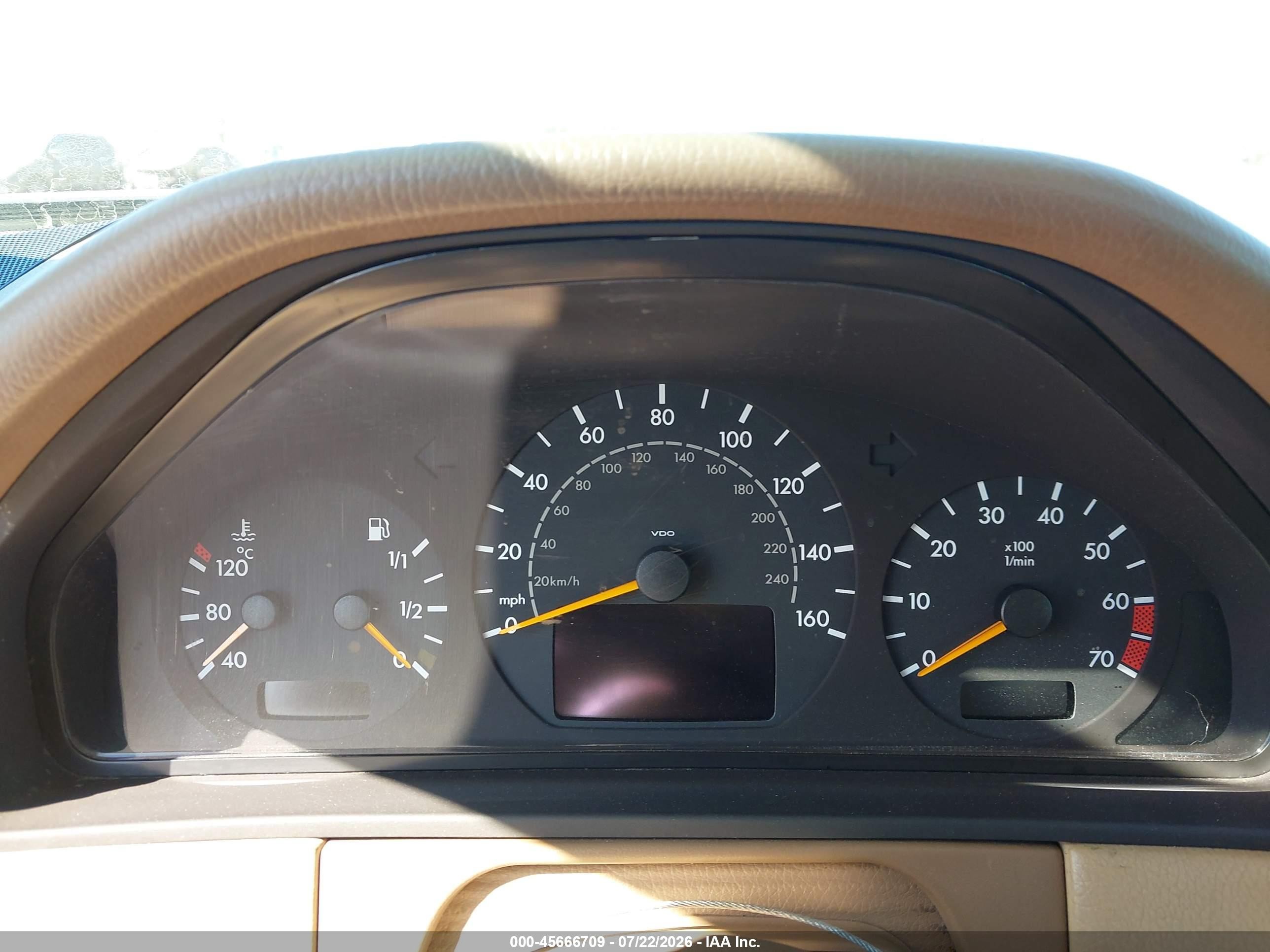 2002 Mercedes-benz E 320 Special Edition Коричневый vin: WDBJF65J22B454733