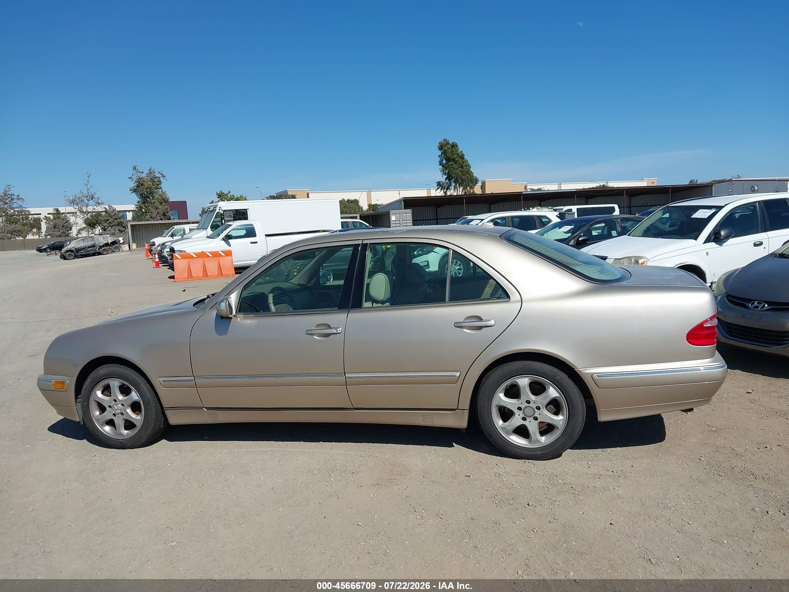 2002 Mercedes-benz E 320 Special Edition Коричневый vin: WDBJF65J22B454733