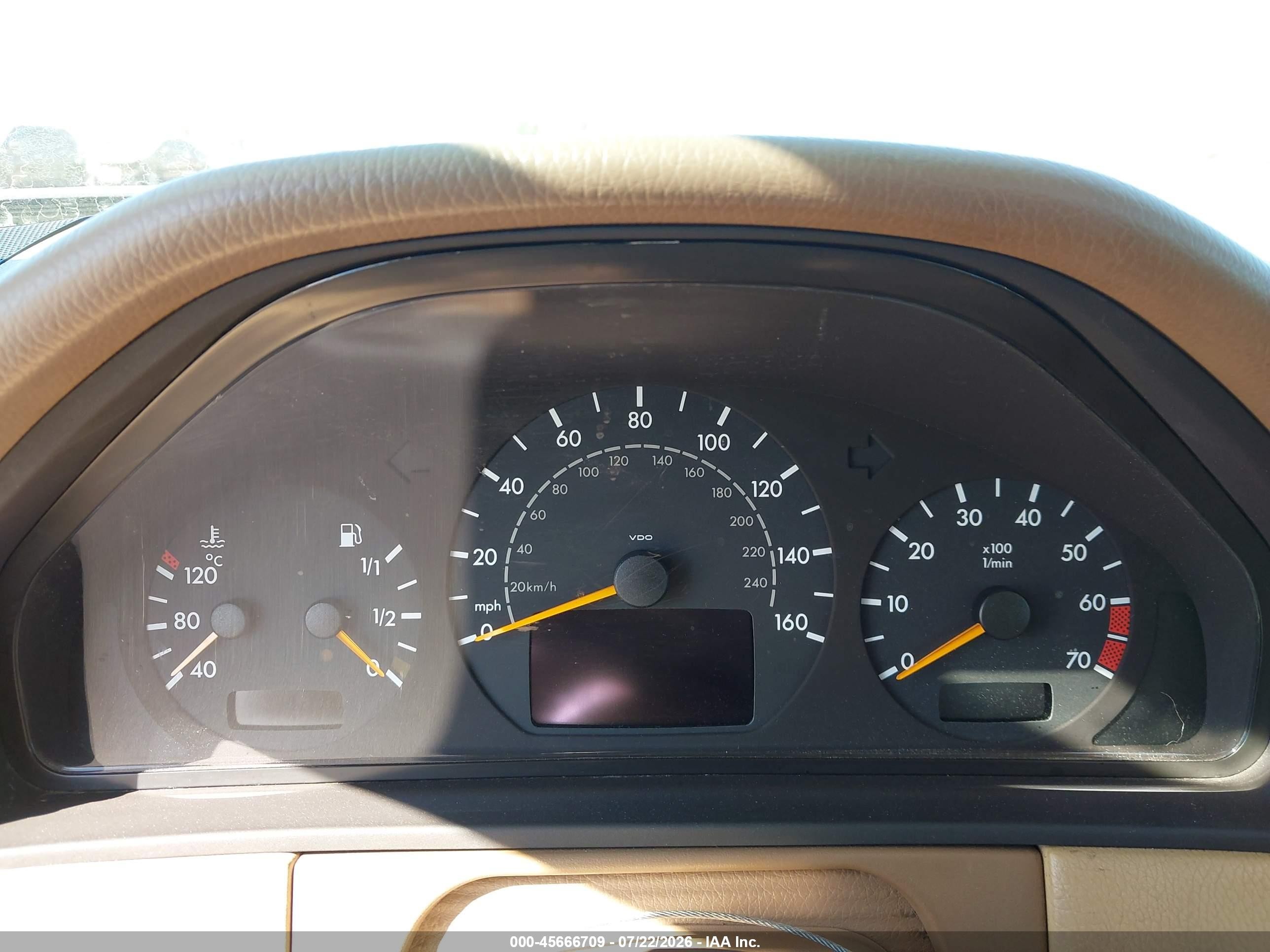 2002 Mercedes-benz E 320 Special Edition Коричневый vin: WDBJF65J22B454733
