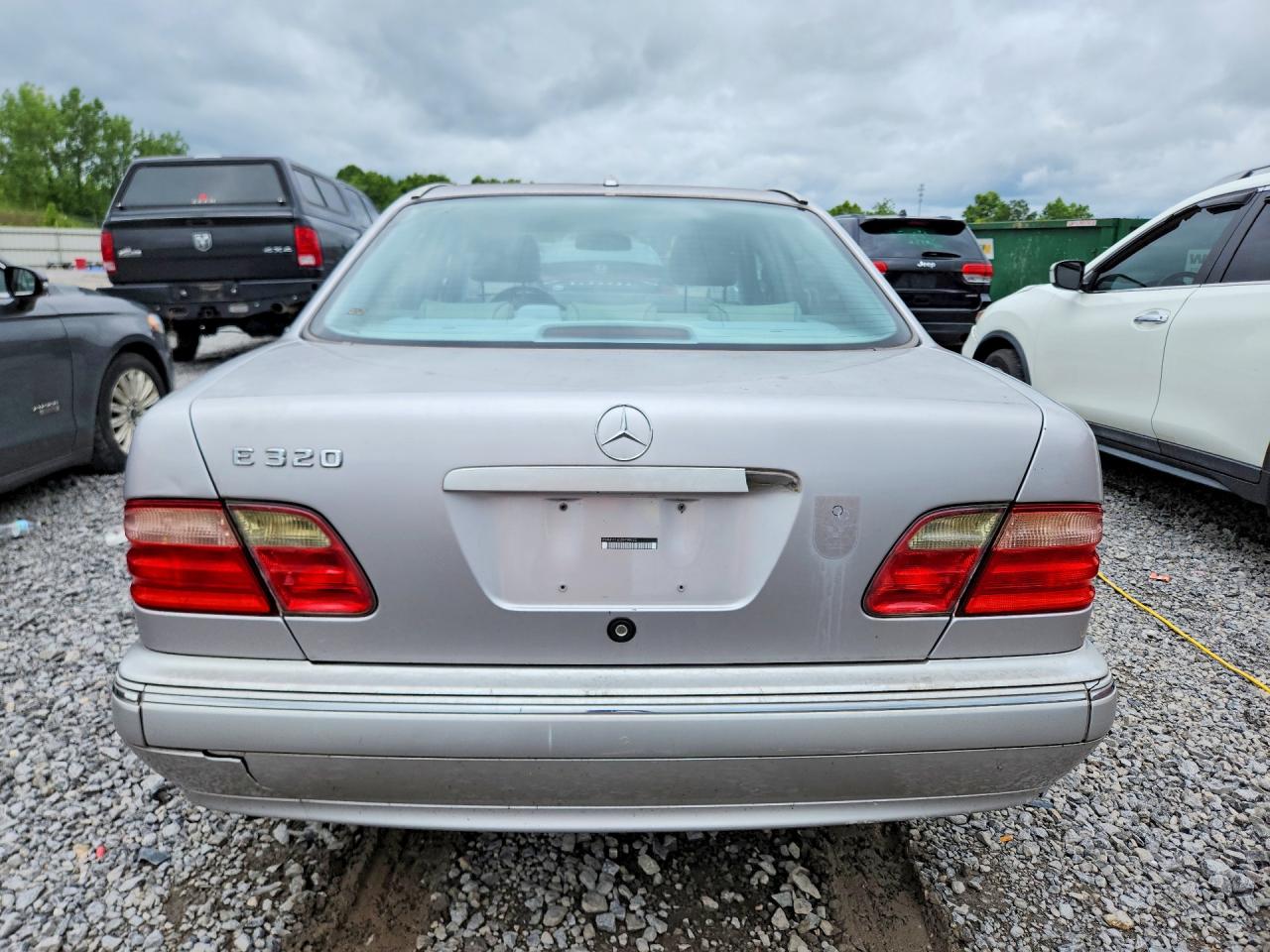 2002 Mercedes-benz E 320 Silver vin: WDBJF65J22B498022