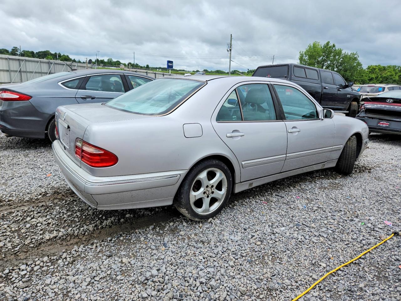 2002 Mercedes-benz E 320 Silver vin: WDBJF65J22B498022