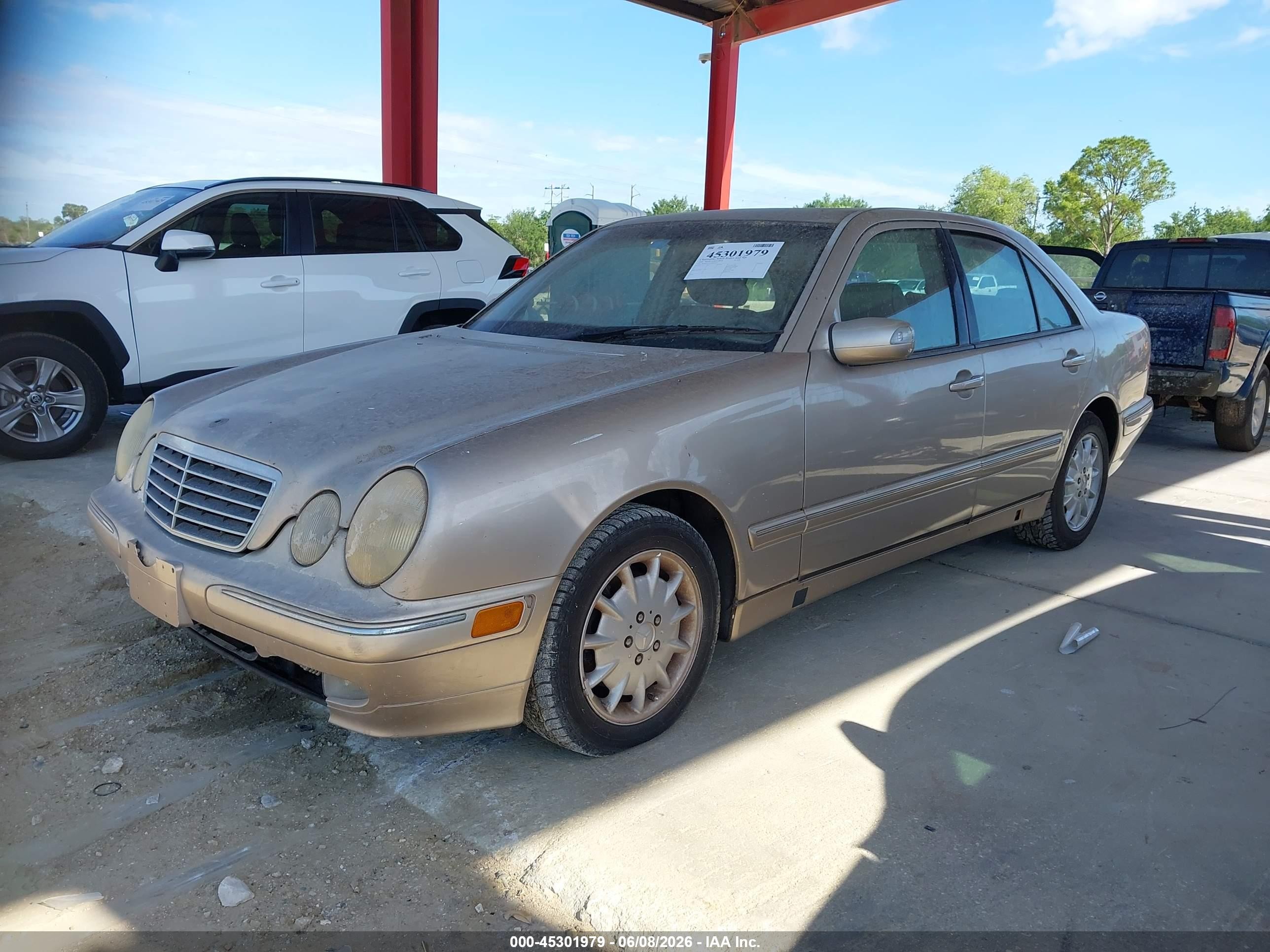 2000 Mercedes-benz E 320   Золотой vin: WDBJF65J2YB066376