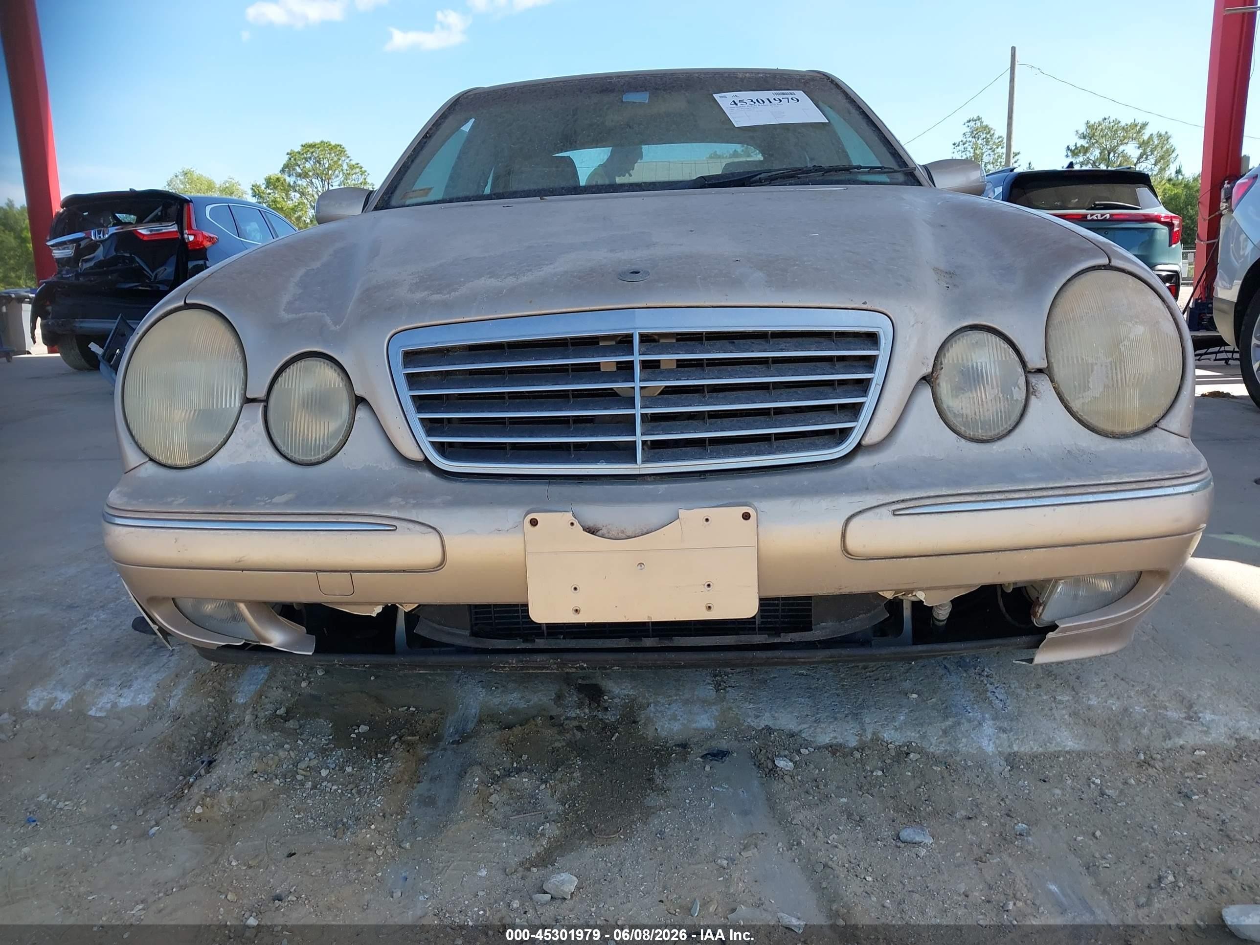 2000 Mercedes-benz E 320   Золотой vin: WDBJF65J2YB066376