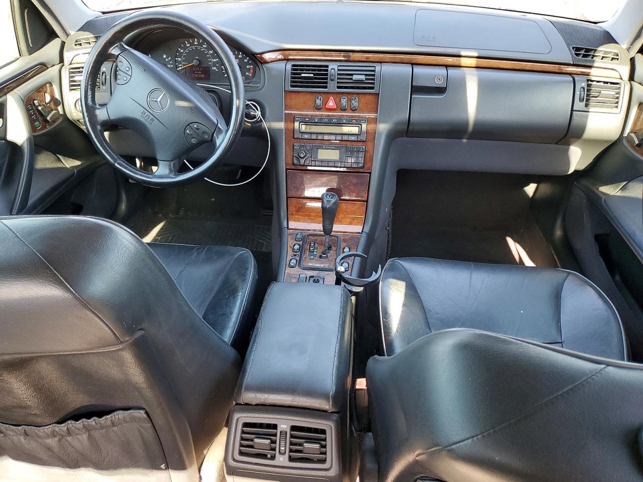 2000 Mercedes-benz E 320 Black vin: WDBJF65J2YB116127