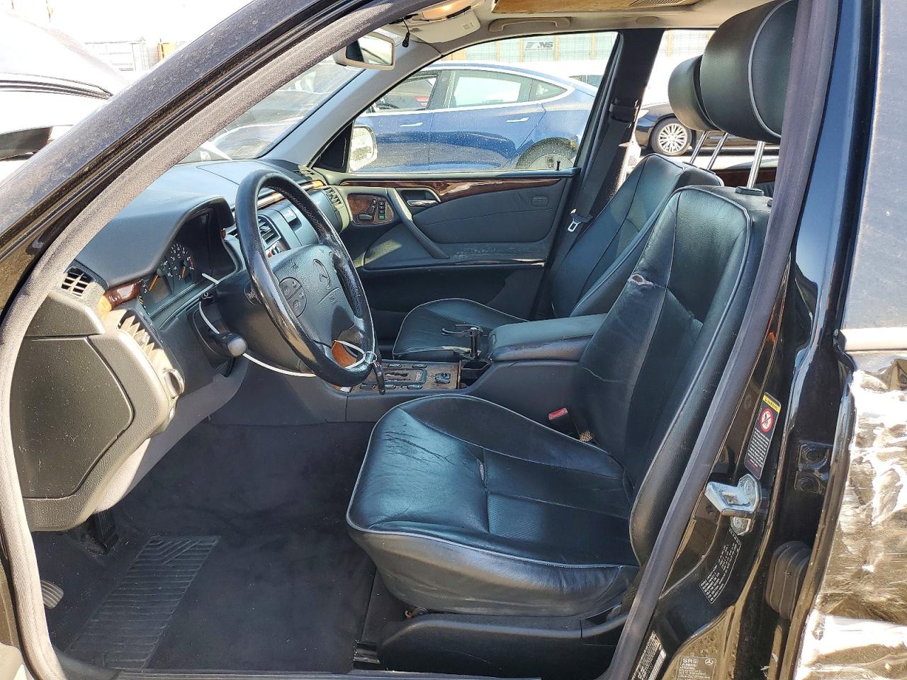 2000 Mercedes-benz E 320 Black vin: WDBJF65J2YB116127