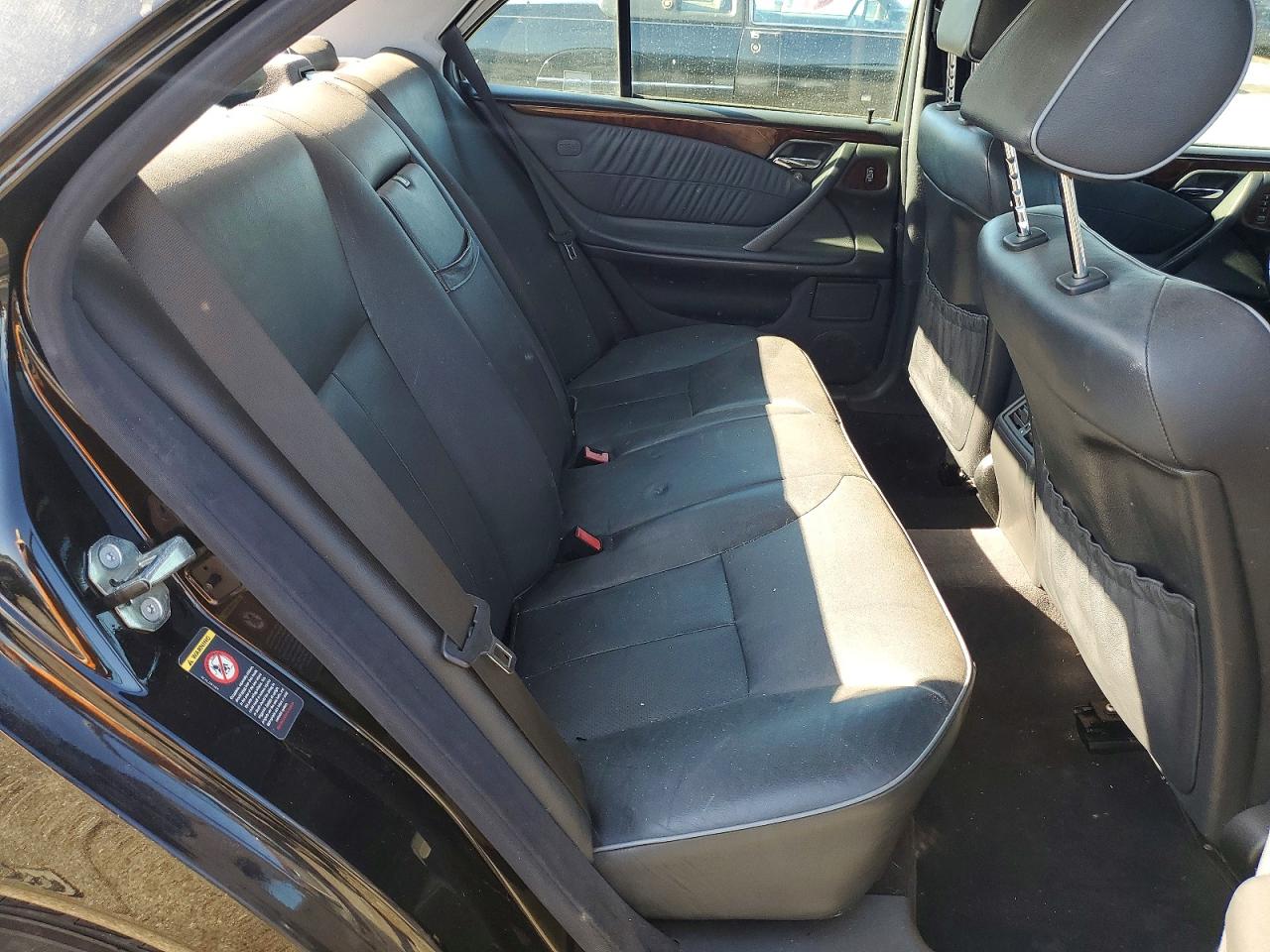 2000 Mercedes-benz E 320 Black vin: WDBJF65J2YB116127