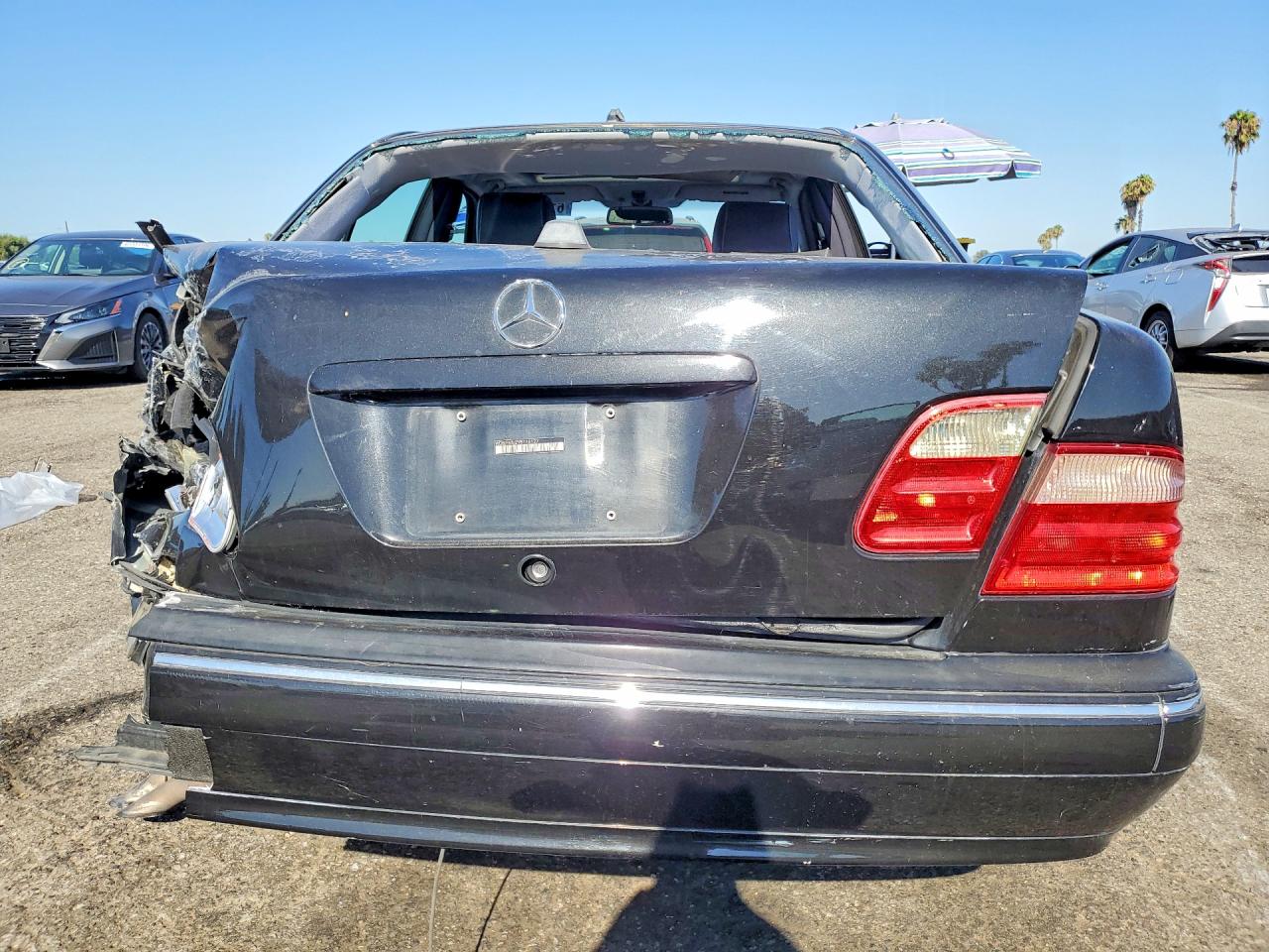 2000 Mercedes-benz E 320 Black vin: WDBJF65J2YB116127