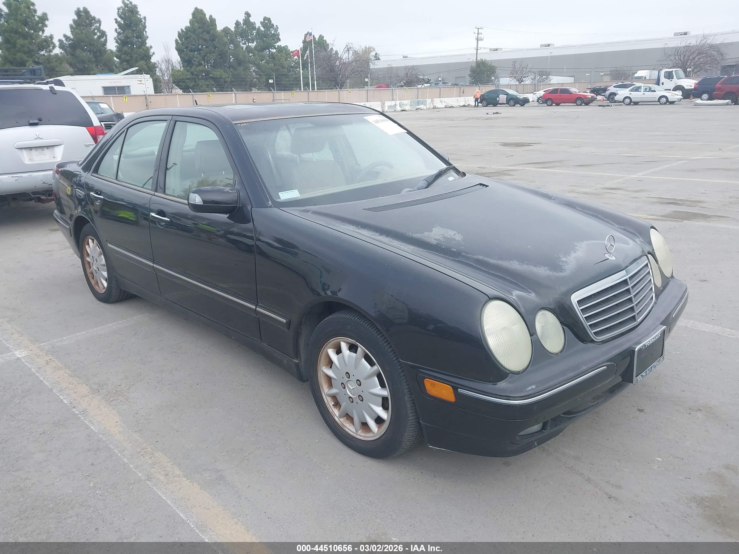 WDBJF65J2YB120694