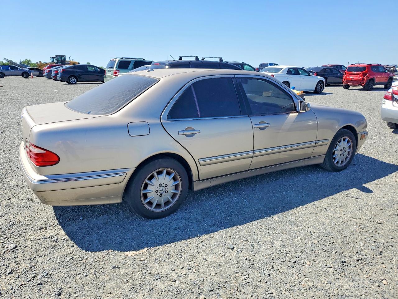 2000 Mercedes Benz E 320 Tan vin: WDBJF65J2YB162606