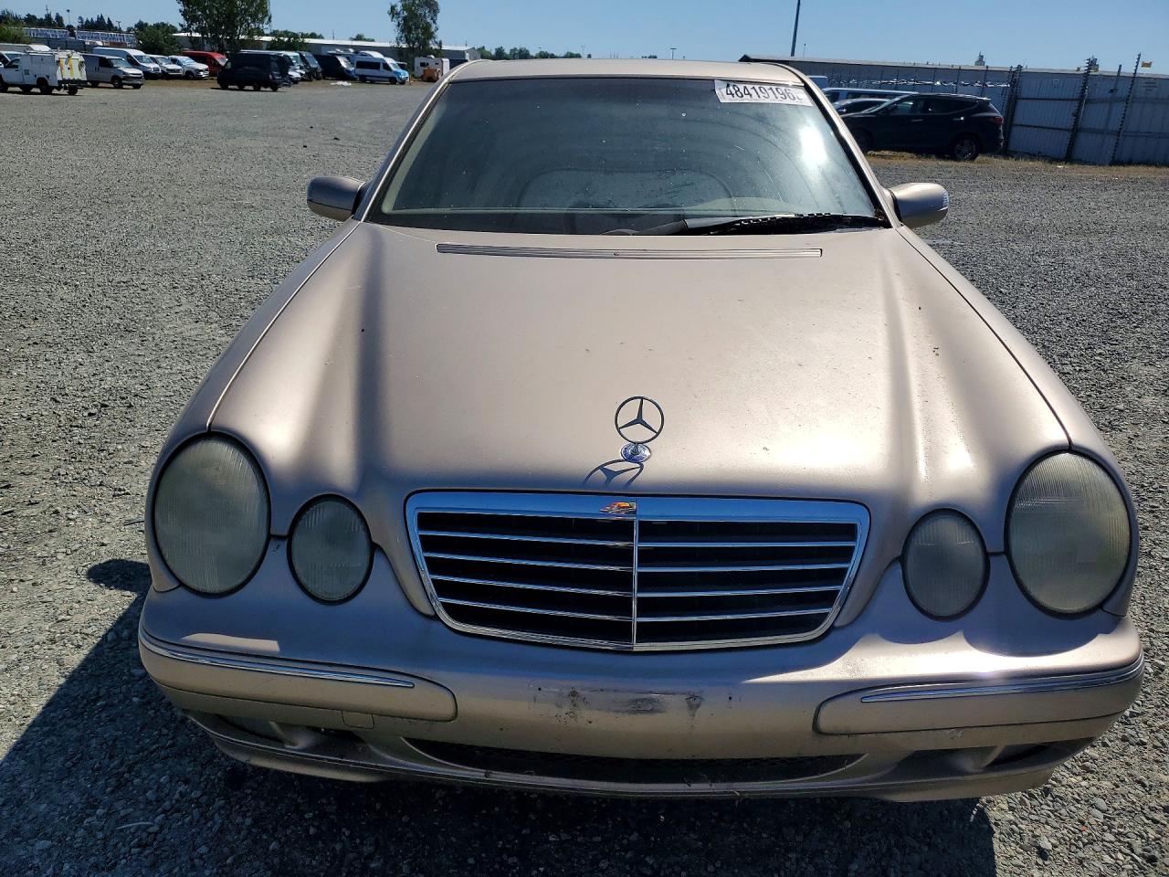 2000 Mercedes Benz E 320 Tan vin: WDBJF65J2YB162606