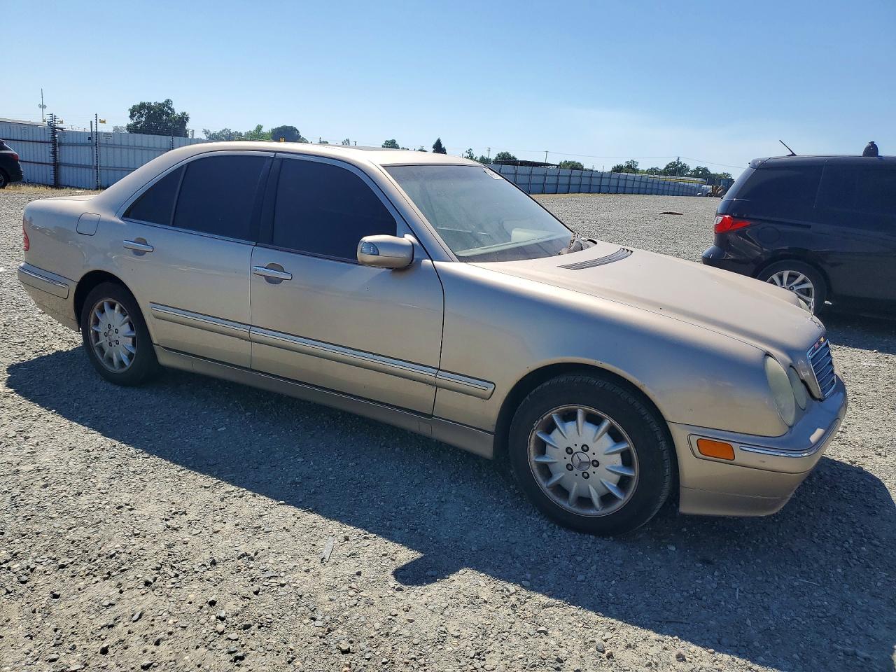 2000 Mercedes Benz E 320 Tan vin: WDBJF65J2YB162606
