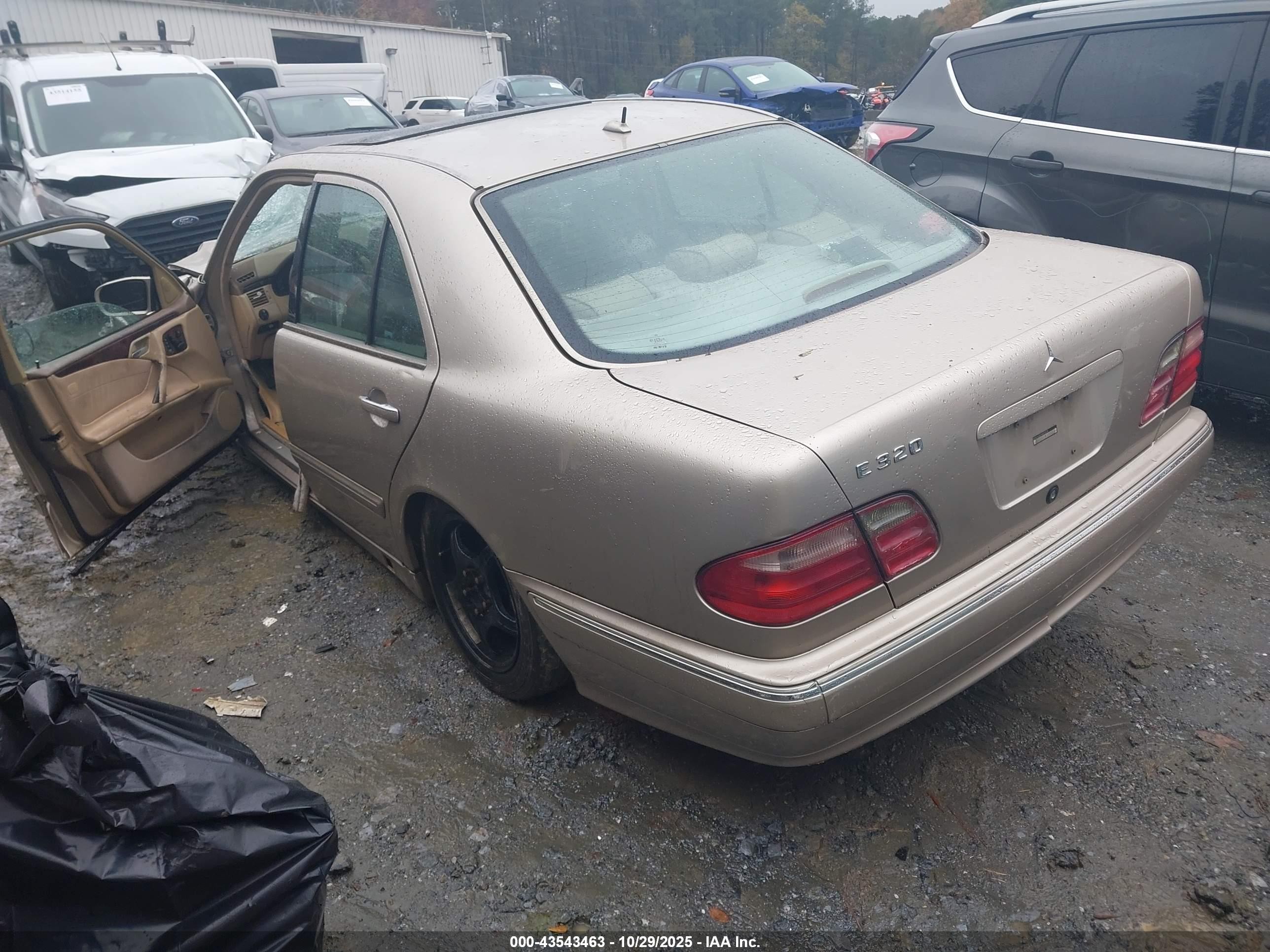 2001 Mercedes-benz E 320 Gold vin: WDBJF65J31B215139