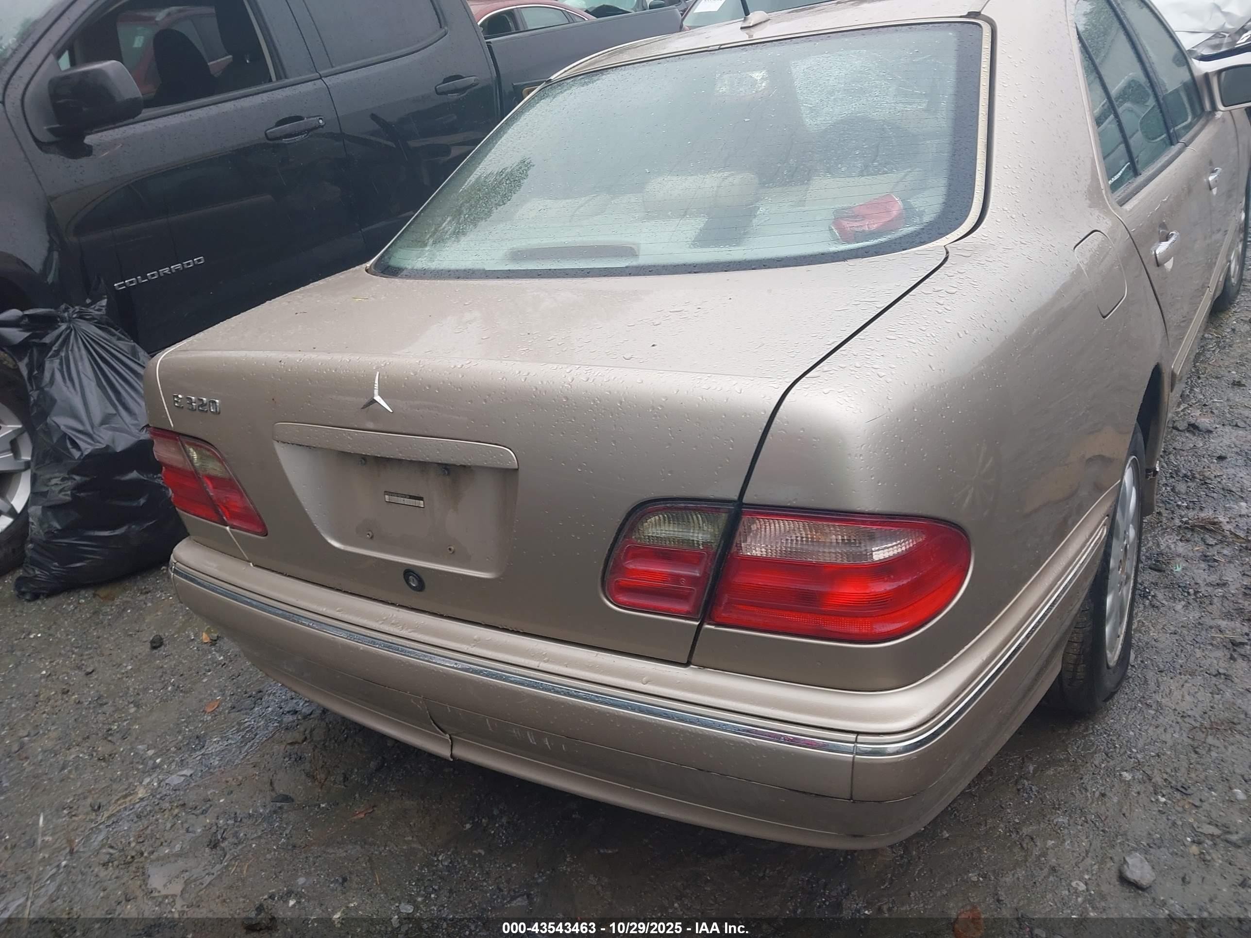 2001 Mercedes-benz E 320 Gold vin: WDBJF65J31B215139