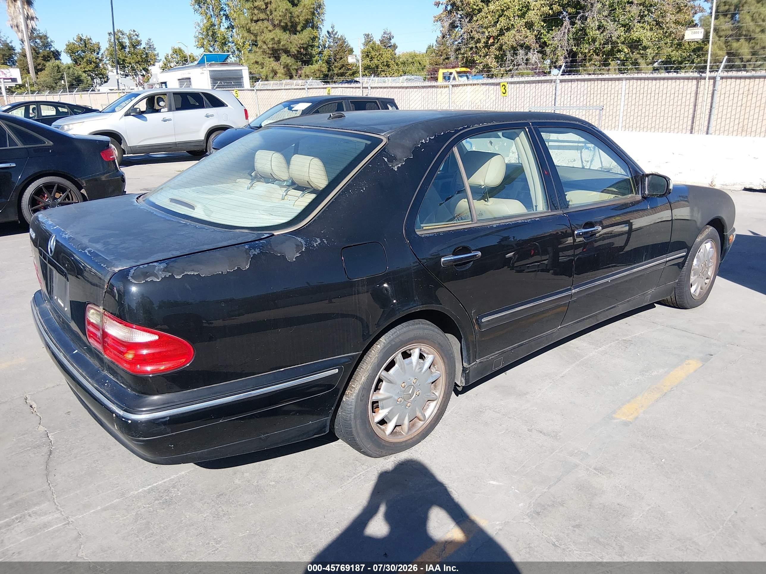 2001 Mercedes-benz E 320   Black vin: WDBJF65J31X054570