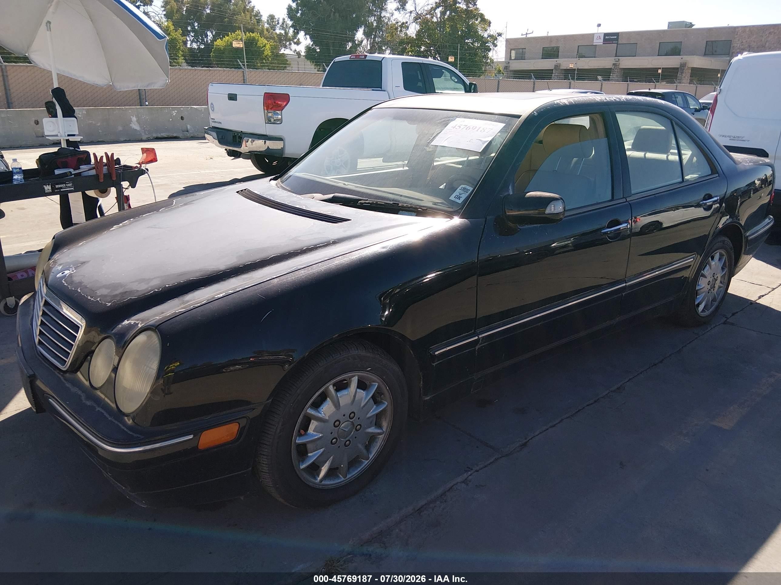 2001 Mercedes-benz E 320   Black vin: WDBJF65J31X054570