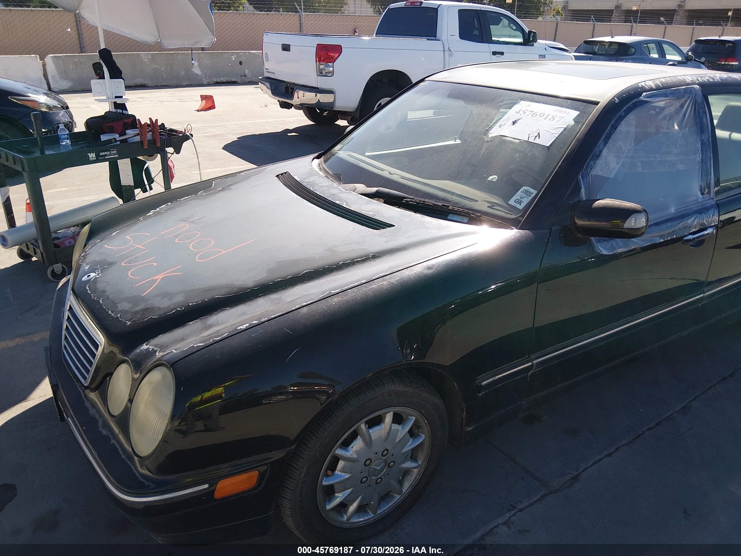 2001 Mercedes-benz E 320   Black vin: WDBJF65J31X054570