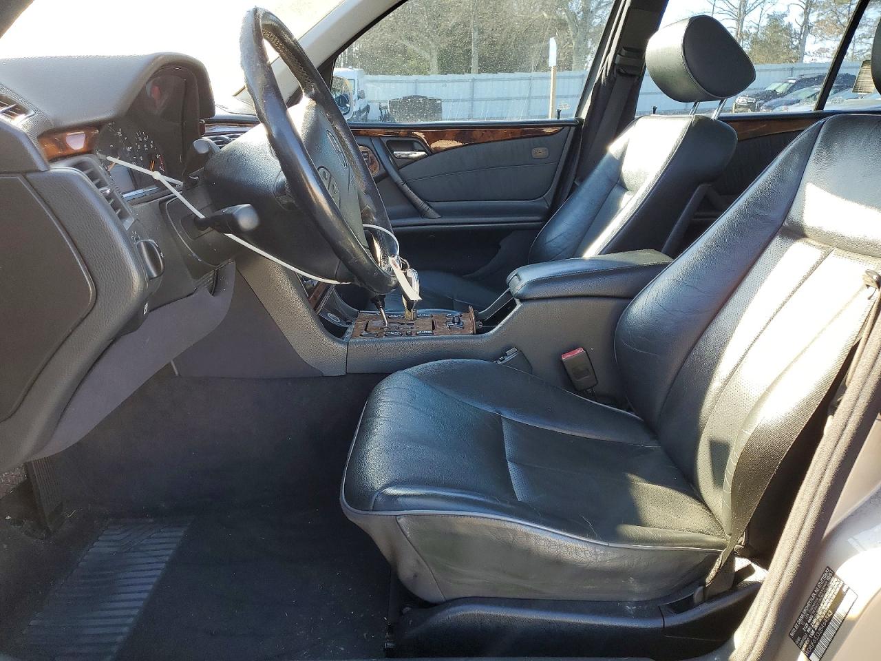 2002 Mercedes-benz E 320 Золотой vin: WDBJF65J32B464543