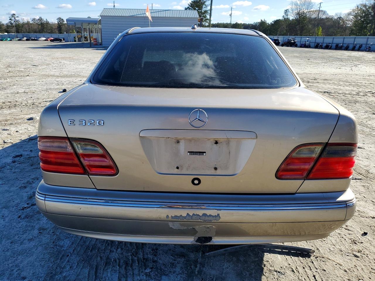 2002 Mercedes-benz E 320 Золотой vin: WDBJF65J32B464543