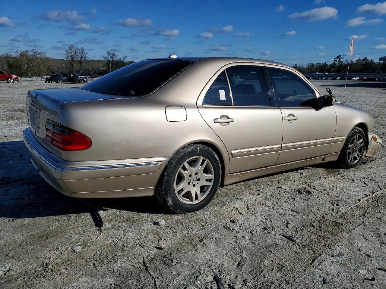 2002 Mercedes-benz E 320 Золотой vin: WDBJF65J32B464543