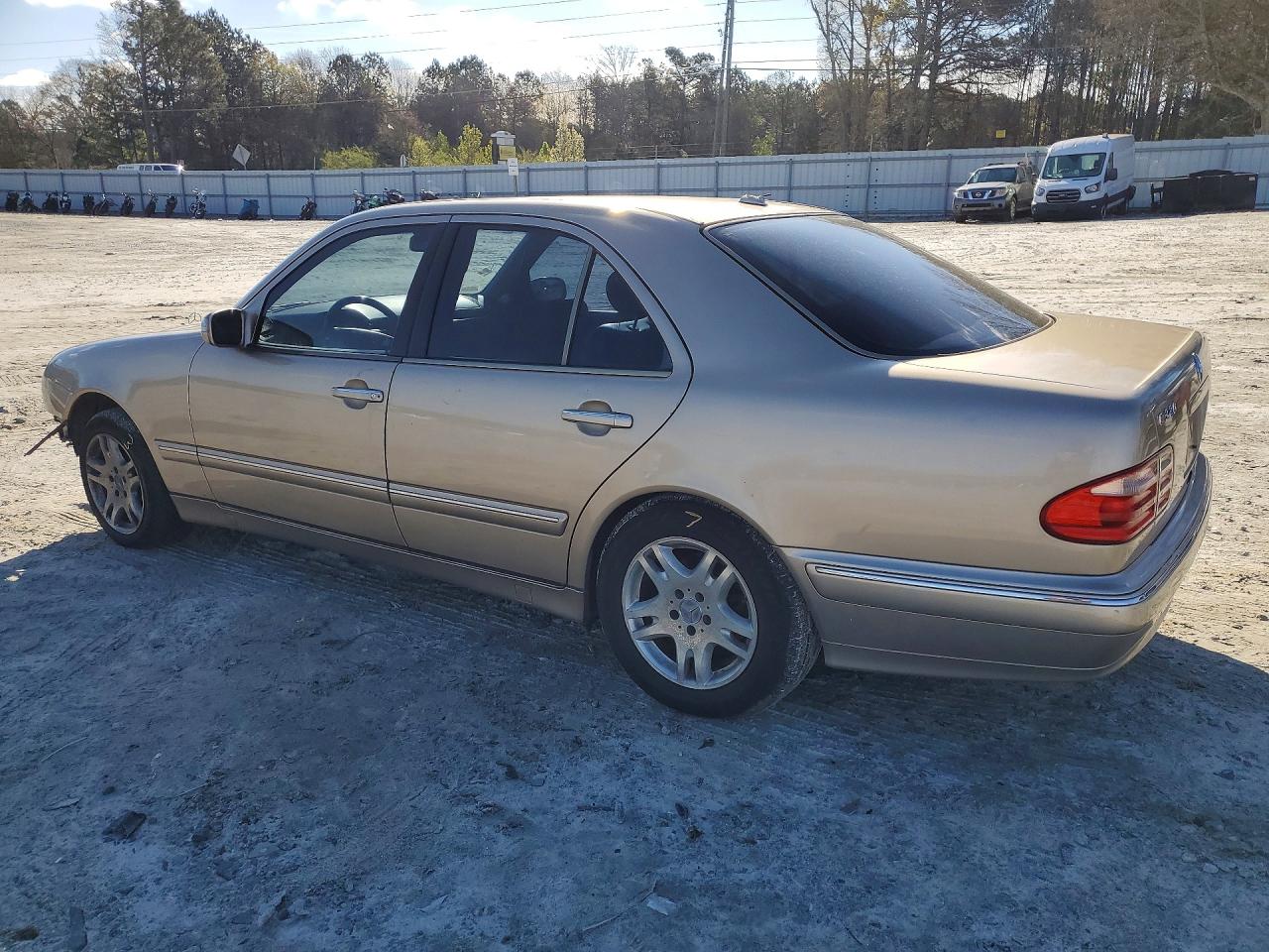 2002 Mercedes-benz E 320 Золотой vin: WDBJF65J32B464543