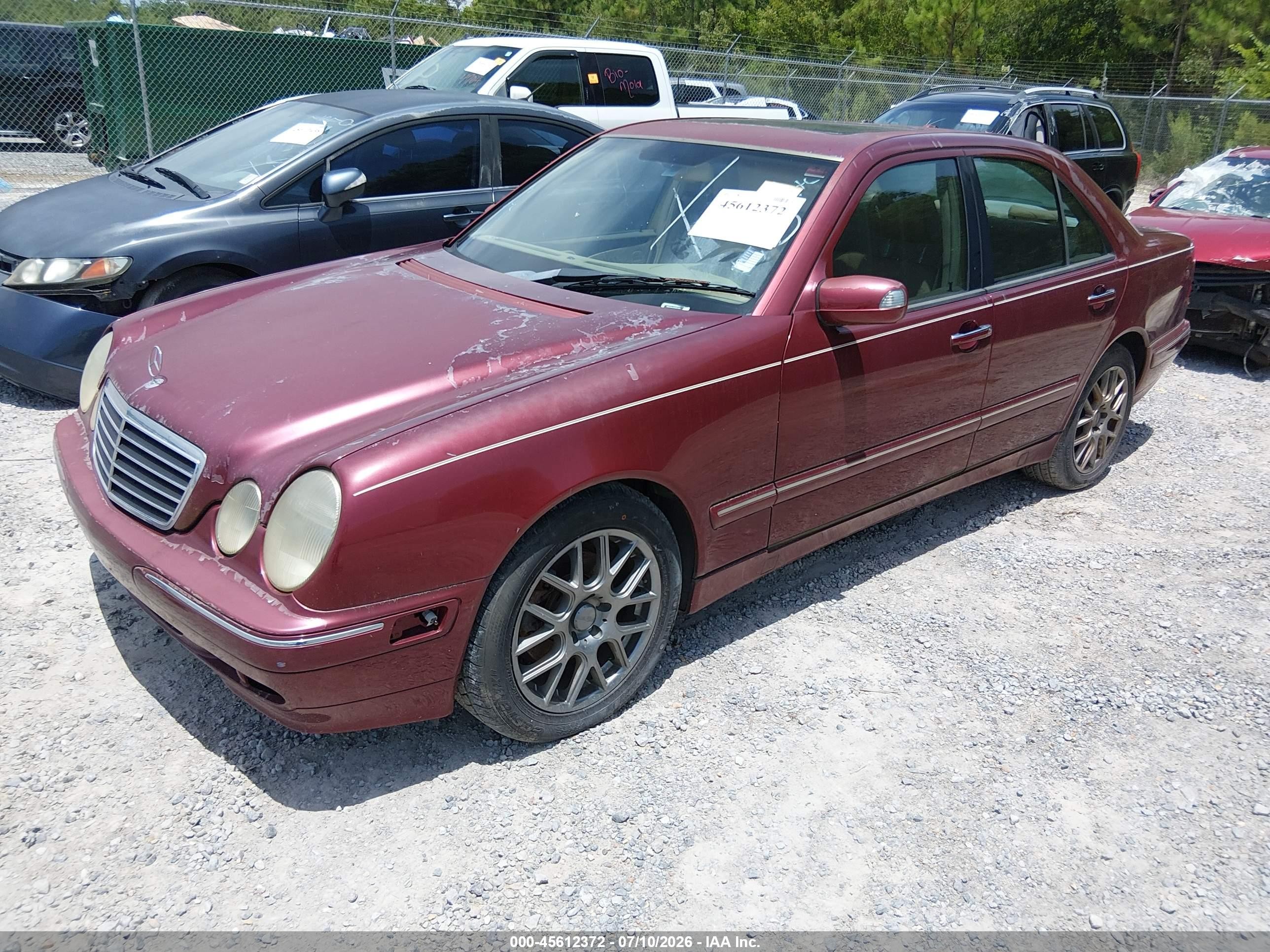2000 Mercedes-benz E 320   Burgundy vin: WDBJF65J3YA981405