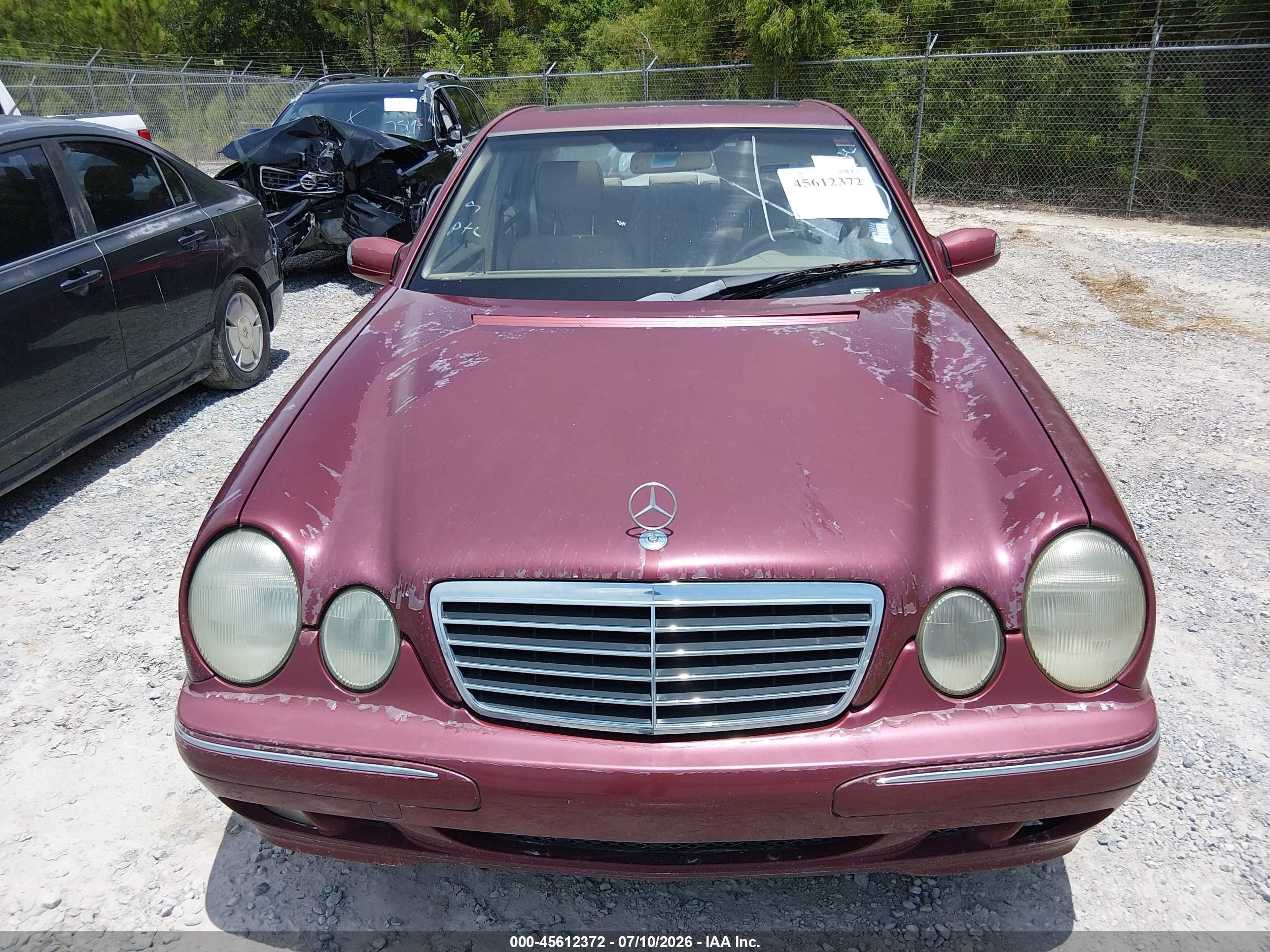 2000 Mercedes-benz E 320   Burgundy vin: WDBJF65J3YA981405