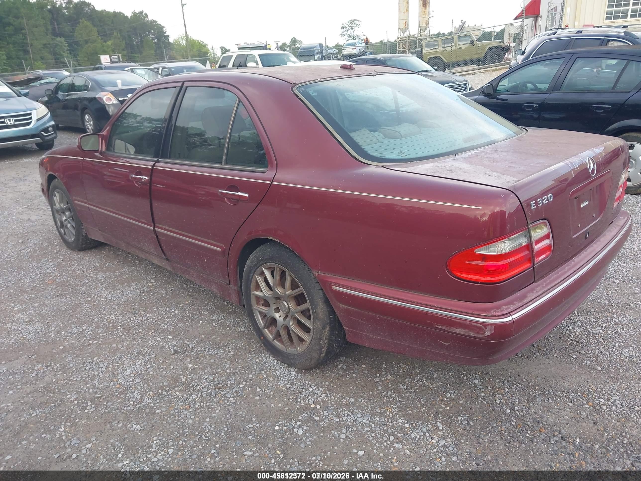2000 Mercedes-benz E 320   Burgundy vin: WDBJF65J3YA981405