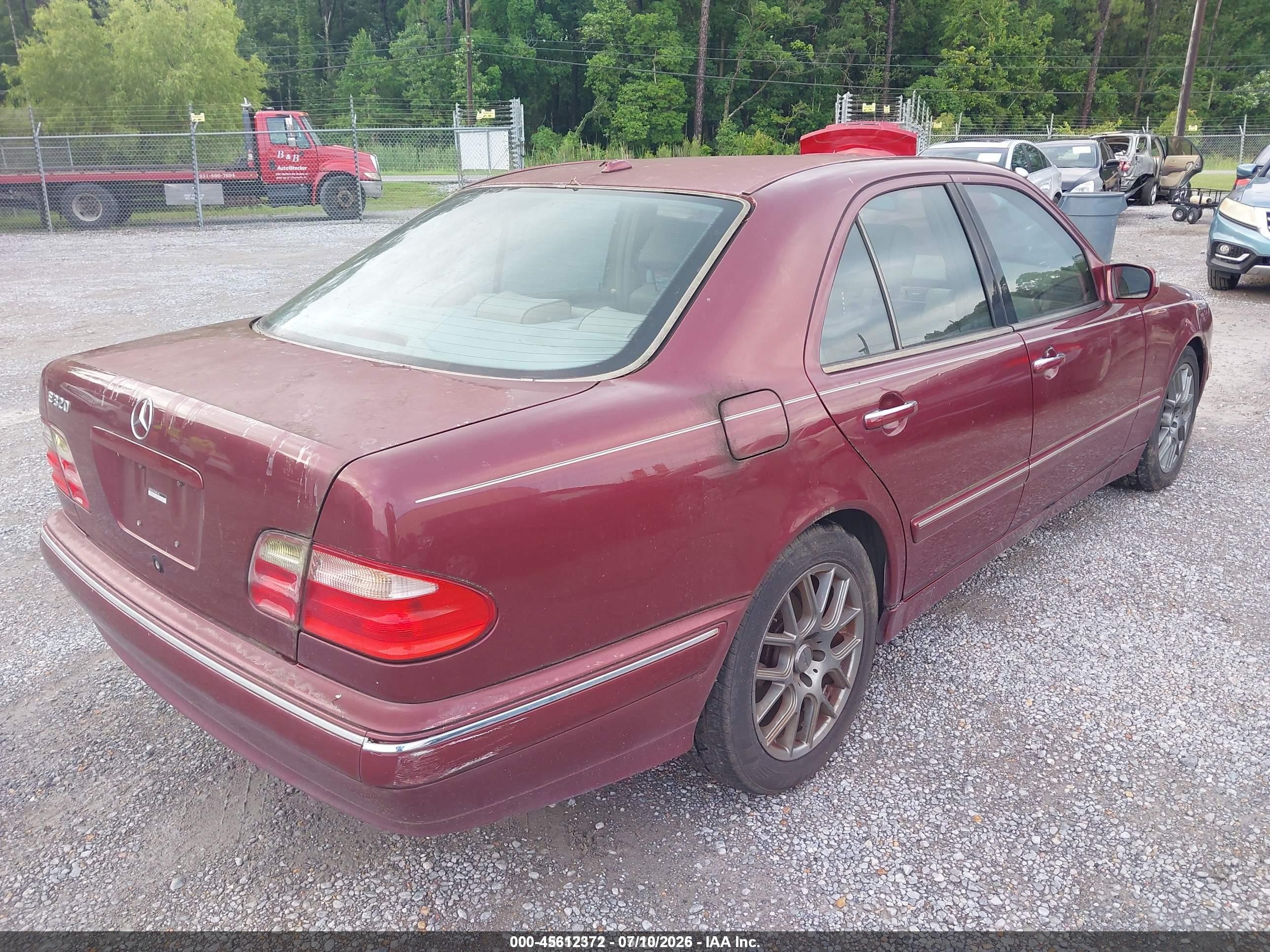 2000 Mercedes-benz E 320   Burgundy vin: WDBJF65J3YA981405