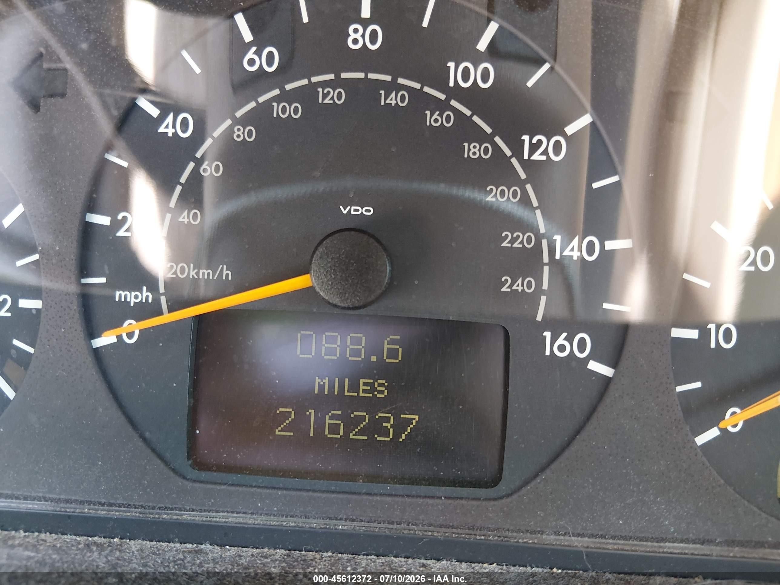 2000 Mercedes-benz E 320   Burgundy vin: WDBJF65J3YA981405